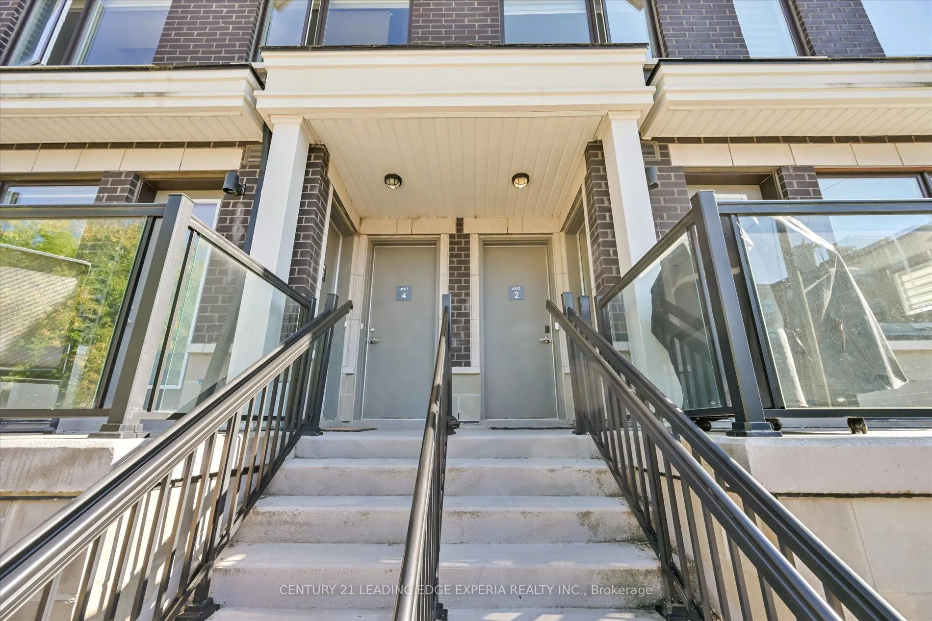 Photo 4 of Unit 2, 100 Alex Gardner Circle, Aurora, Aurora Heights — HOMEH