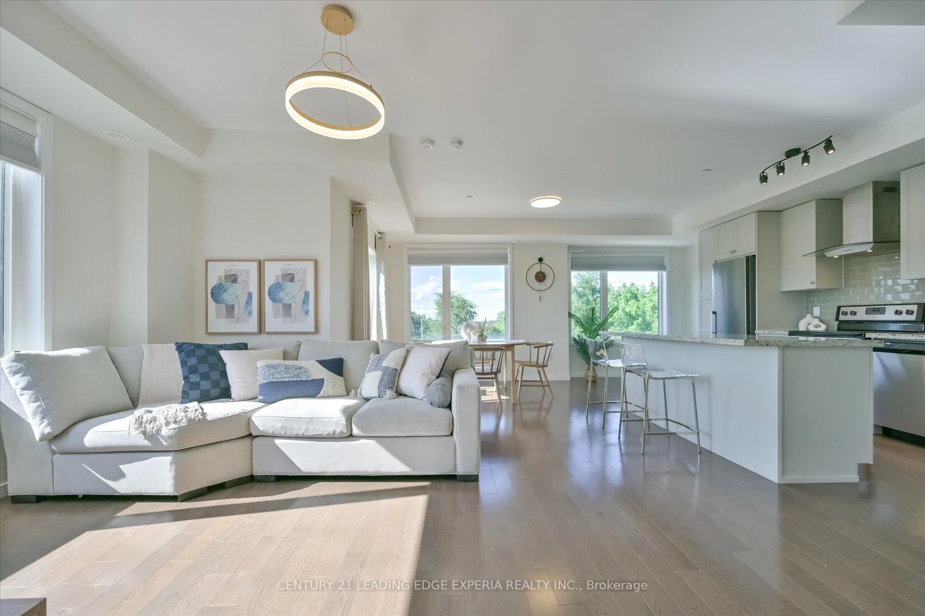 Photo 5 of Unit 2, 100 Alex Gardner Circle, Aurora, Aurora Heights — HOMEH
