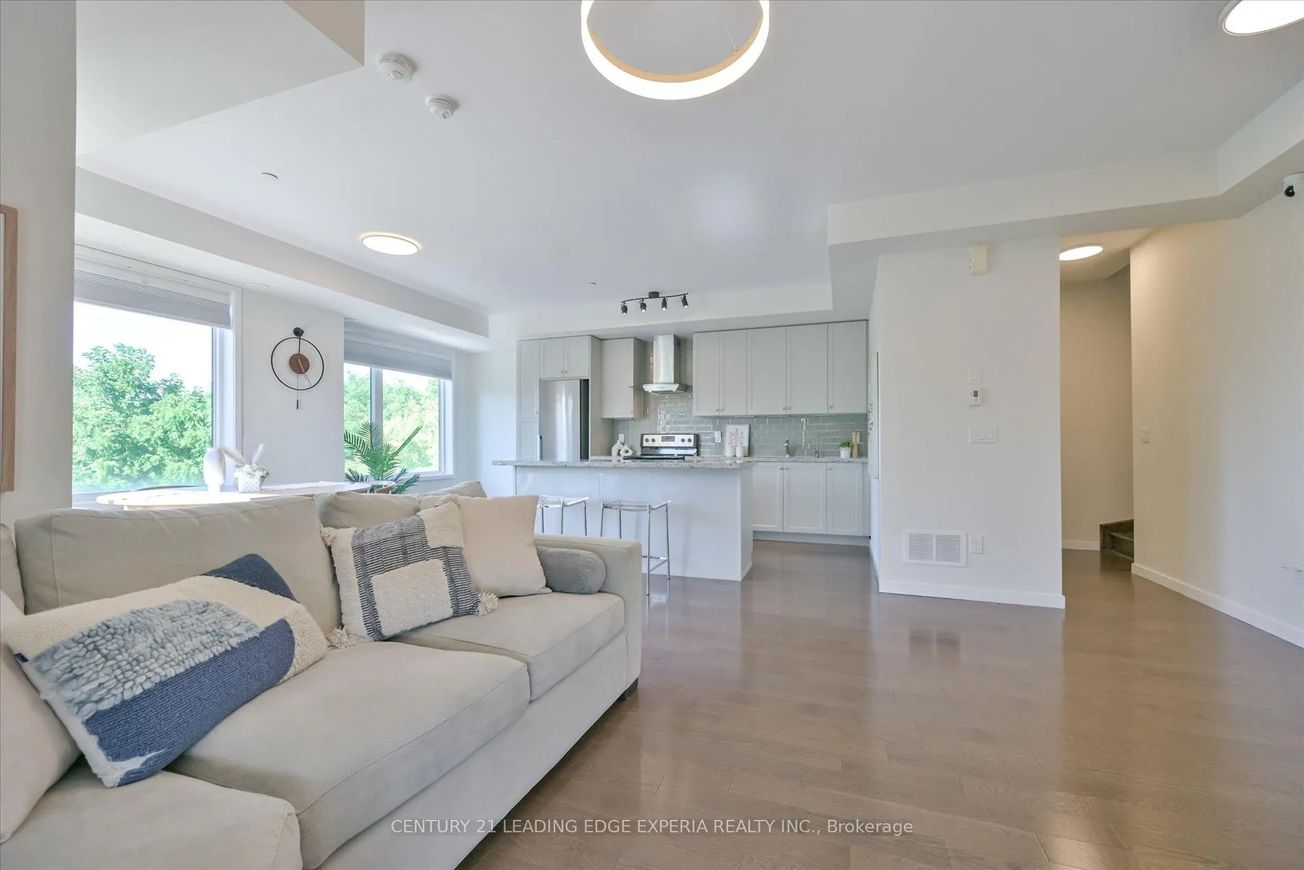 Photo 7 of Unit 2, 100 Alex Gardner Circle, Aurora, Aurora Heights — HOMEH
