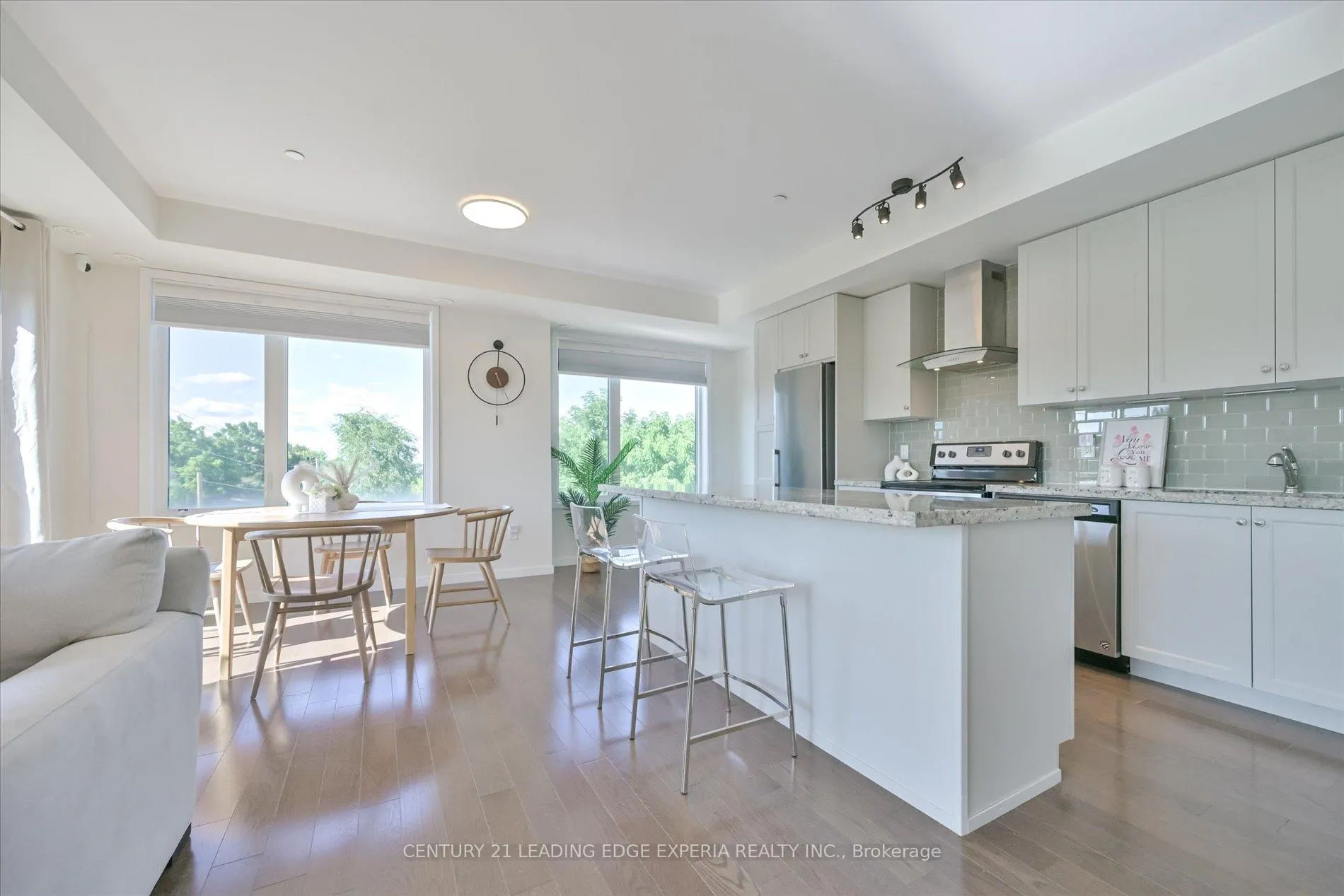 Photo 8 of Unit 2, 100 Alex Gardner Circle, Aurora, Aurora Heights — HOMEH