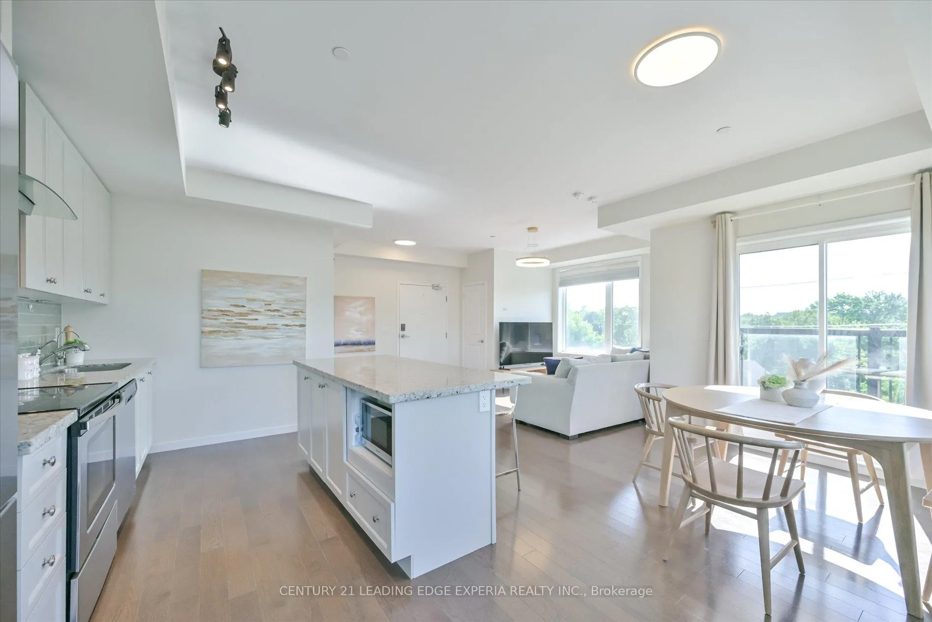 Photo 10 of Unit 2, 100 Alex Gardner Circle, Aurora, Aurora Heights — HOMEH