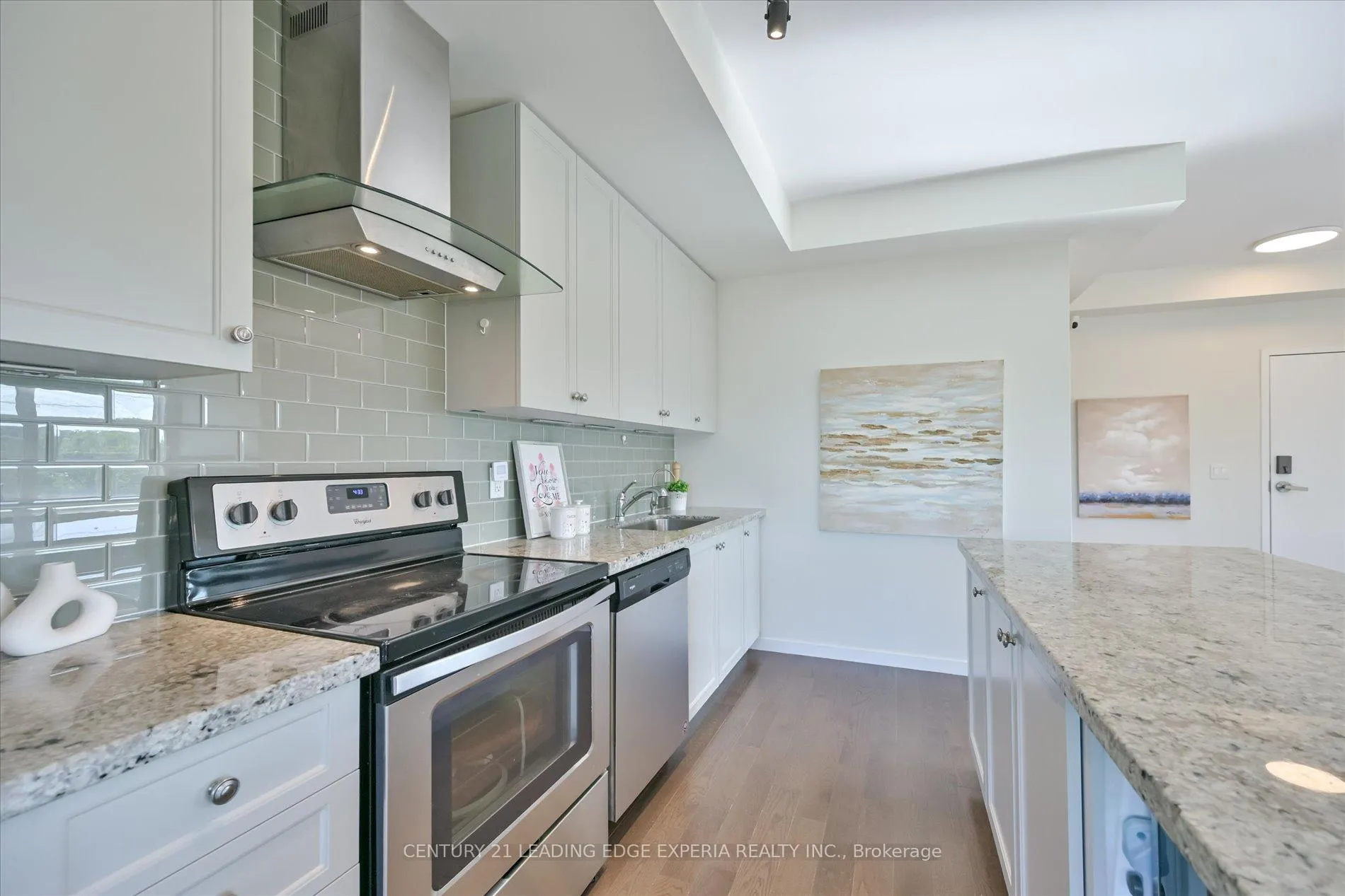Photo 11 of Unit 2, 100 Alex Gardner Circle, Aurora, Aurora Heights — HOMEH