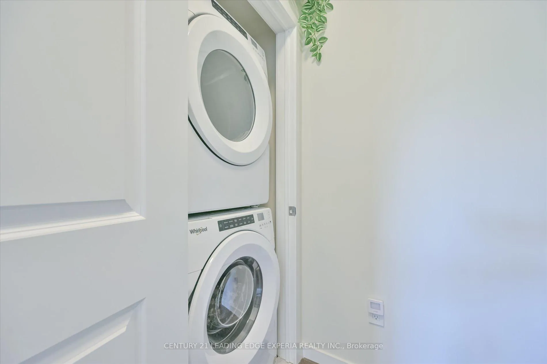 Photo 17 of Unit 2, 100 Alex Gardner Circle, Aurora, Aurora Heights — HOMEH