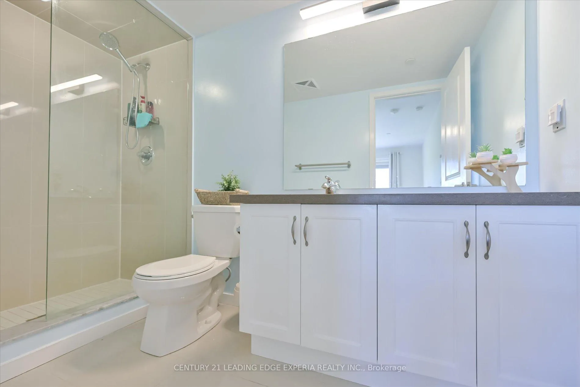 Photo 21 of Unit 2, 100 Alex Gardner Circle, Aurora, Aurora Heights — HOMEH