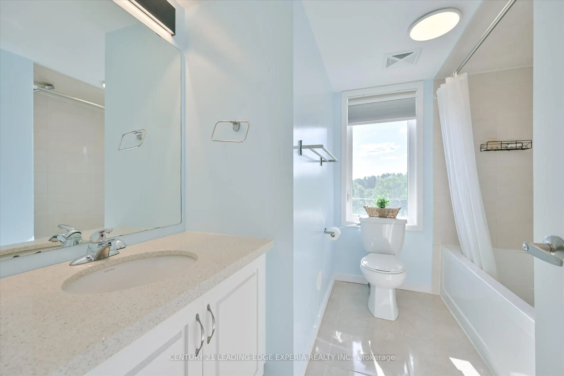 Photo 24 of Unit 2, 100 Alex Gardner Circle, Aurora, Aurora Heights — HOMEH