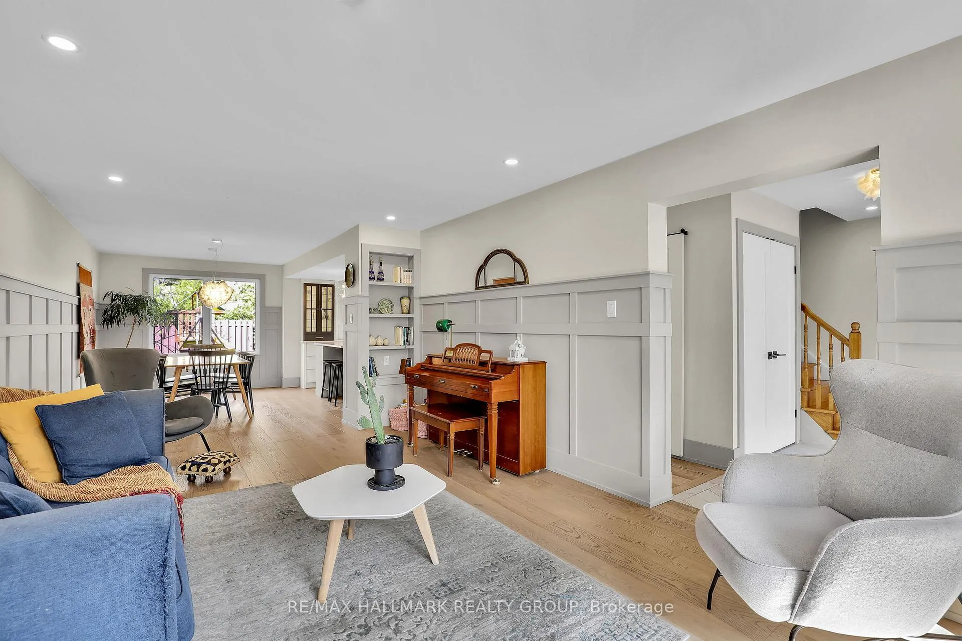 Photo 6 of 20 Riverbrook Road, Ottawa, Arlington Woods — HOMEH