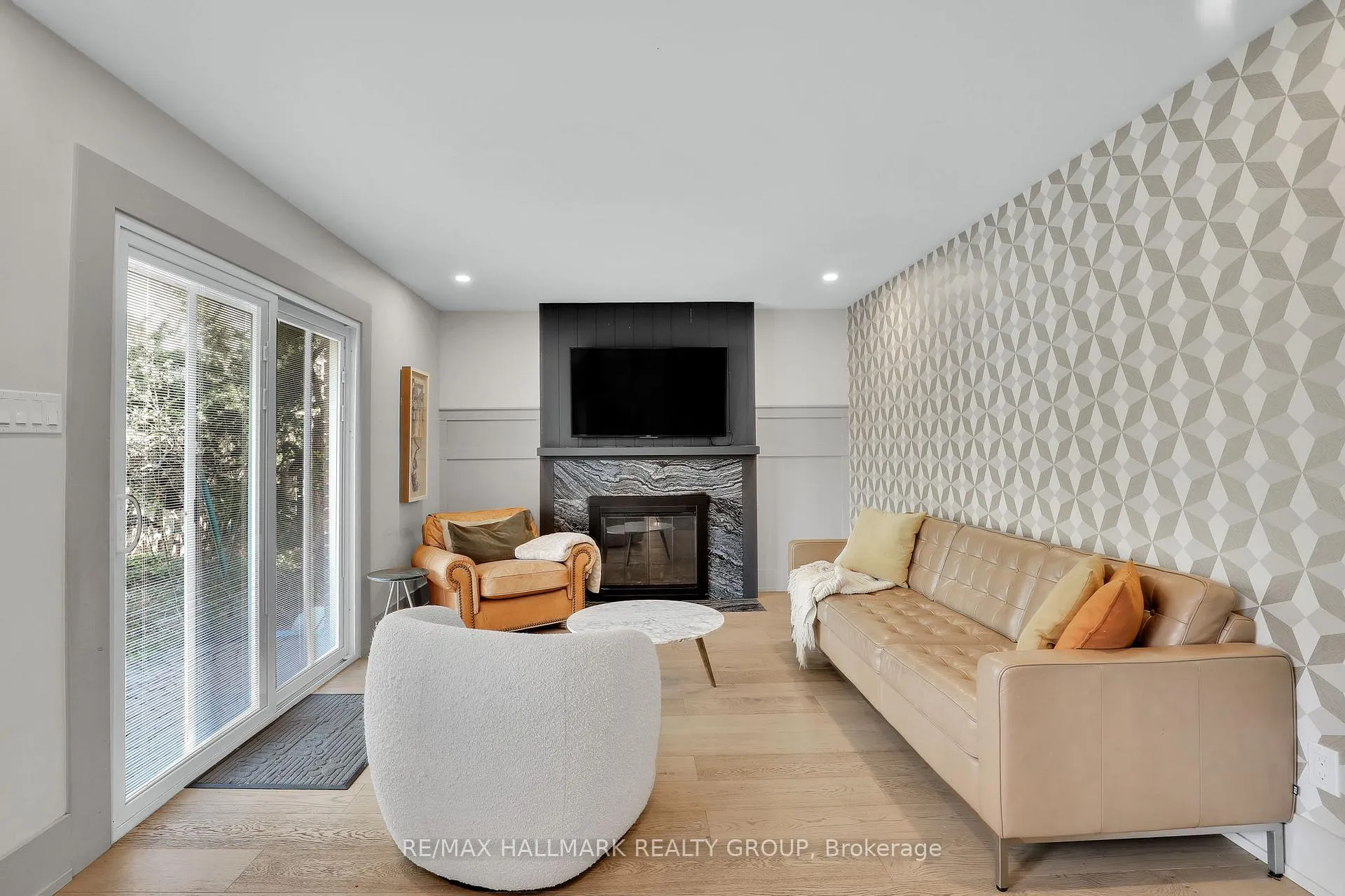 Photo 8 of 20 Riverbrook Road, Ottawa, Arlington Woods — HOMEH
