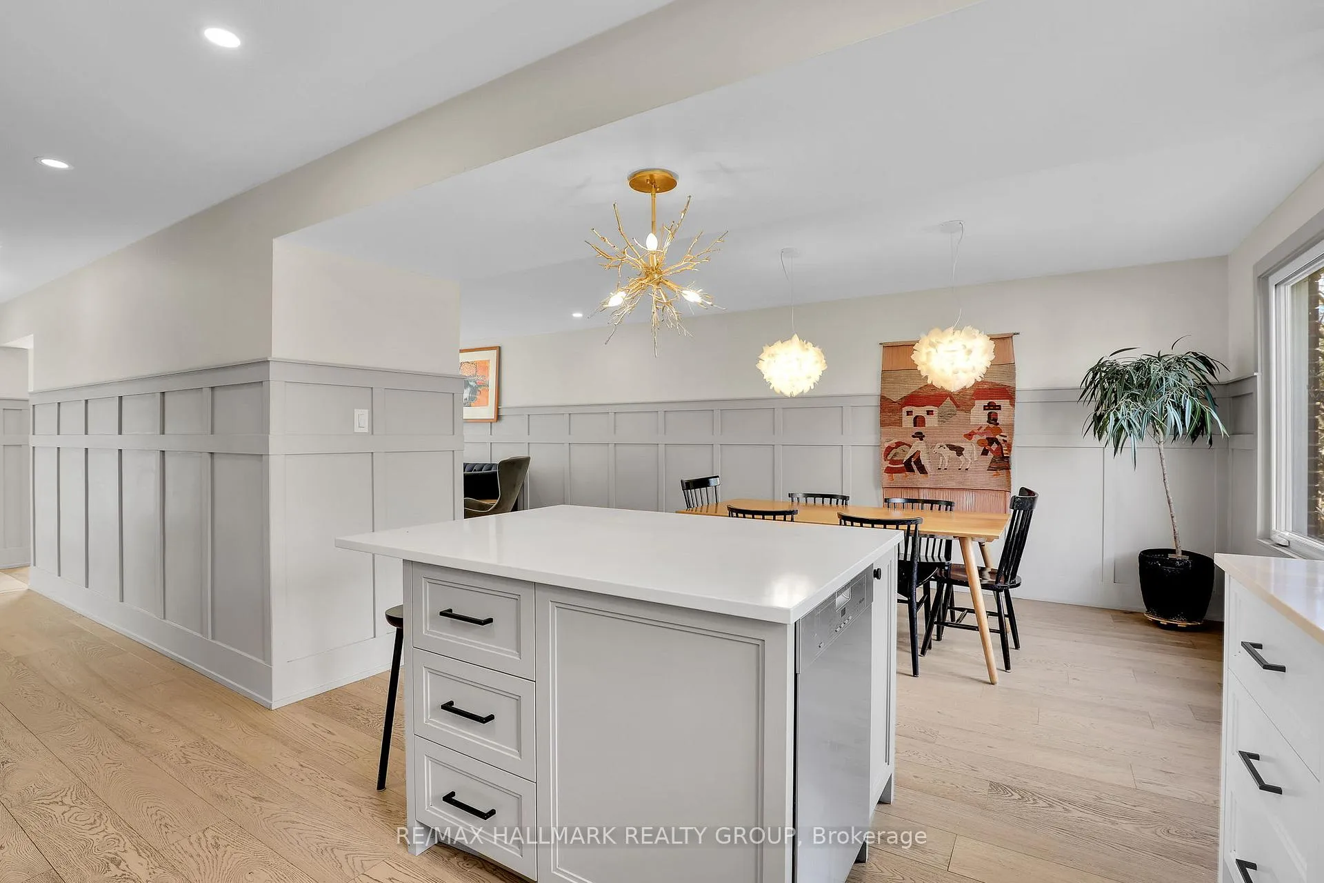 Photo 18 of 20 Riverbrook Road, Ottawa, Arlington Woods — HOMEH