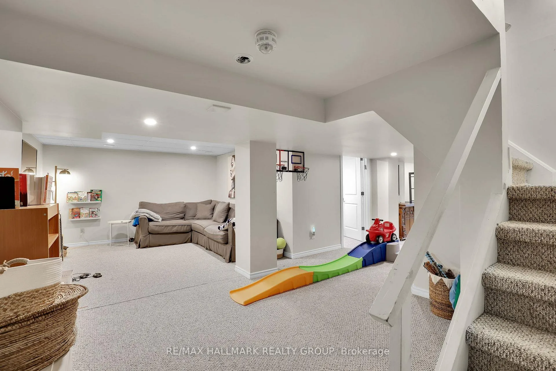Photo 31 of 20 Riverbrook Road, Ottawa, Arlington Woods — HOMEH