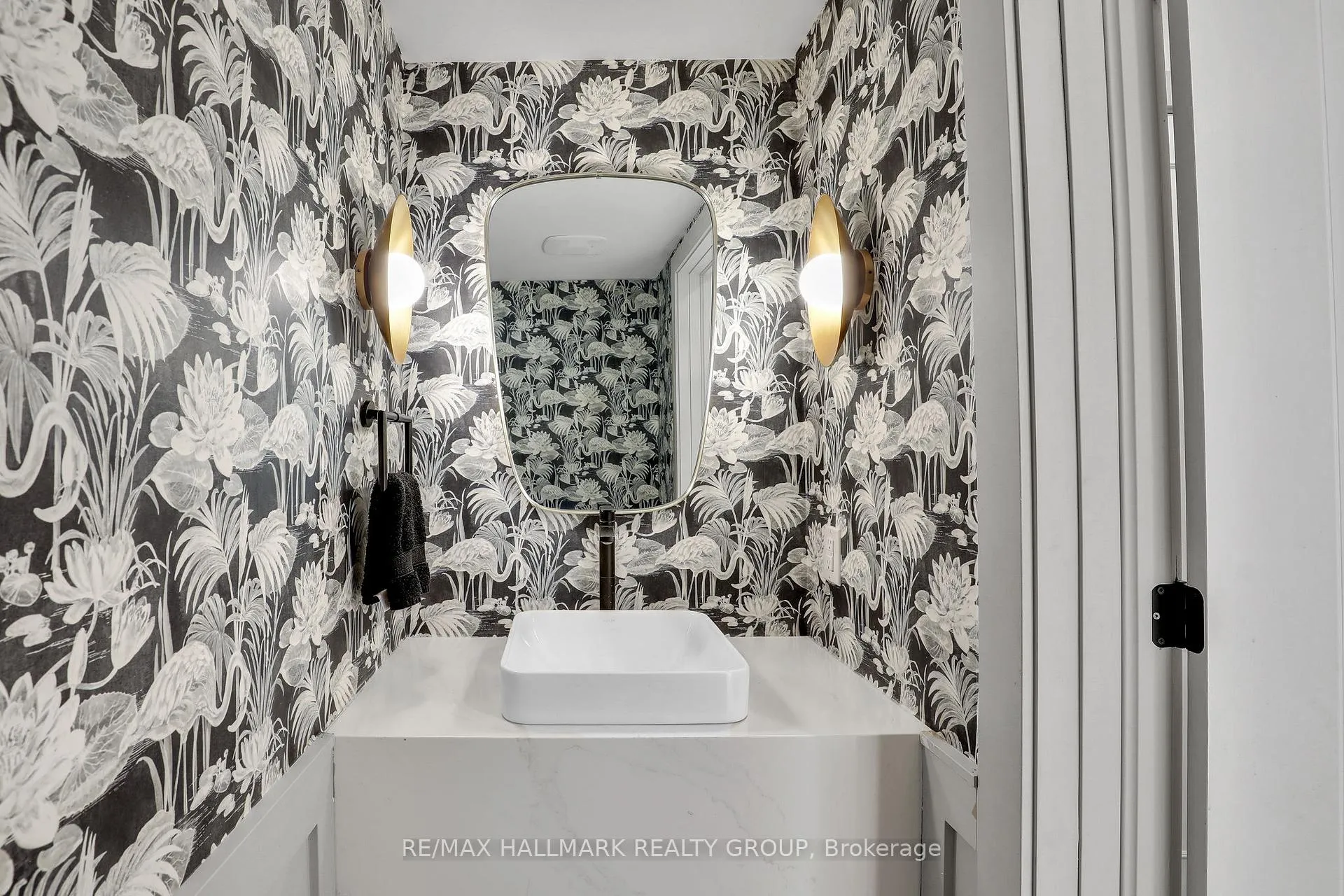 Photo 37 of 20 Riverbrook Road, Ottawa, Arlington Woods — HOMEH