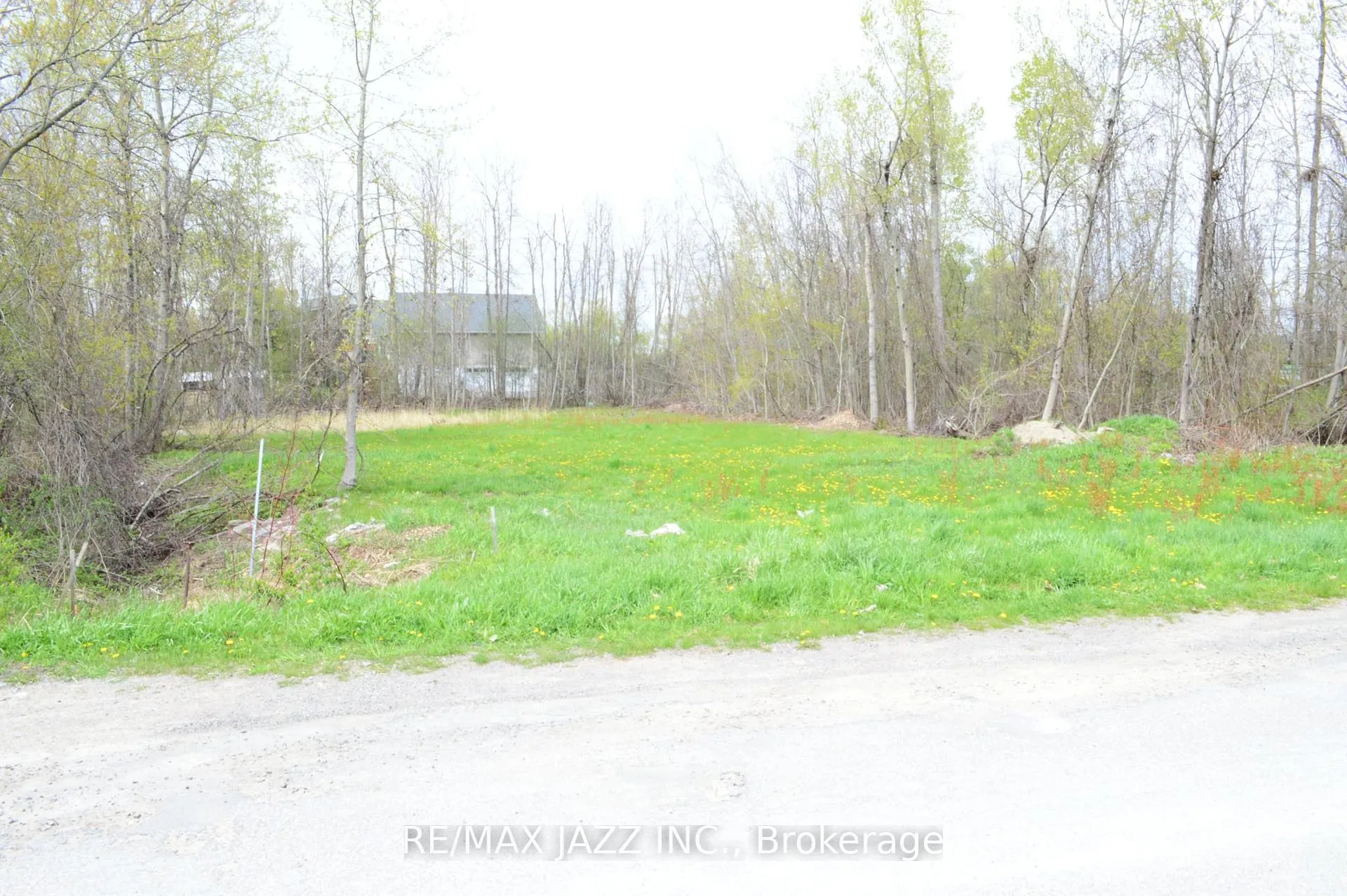 Photo 2 of 8 Helen Crescent, Kawartha Lakes, Mariposa — HOMEH