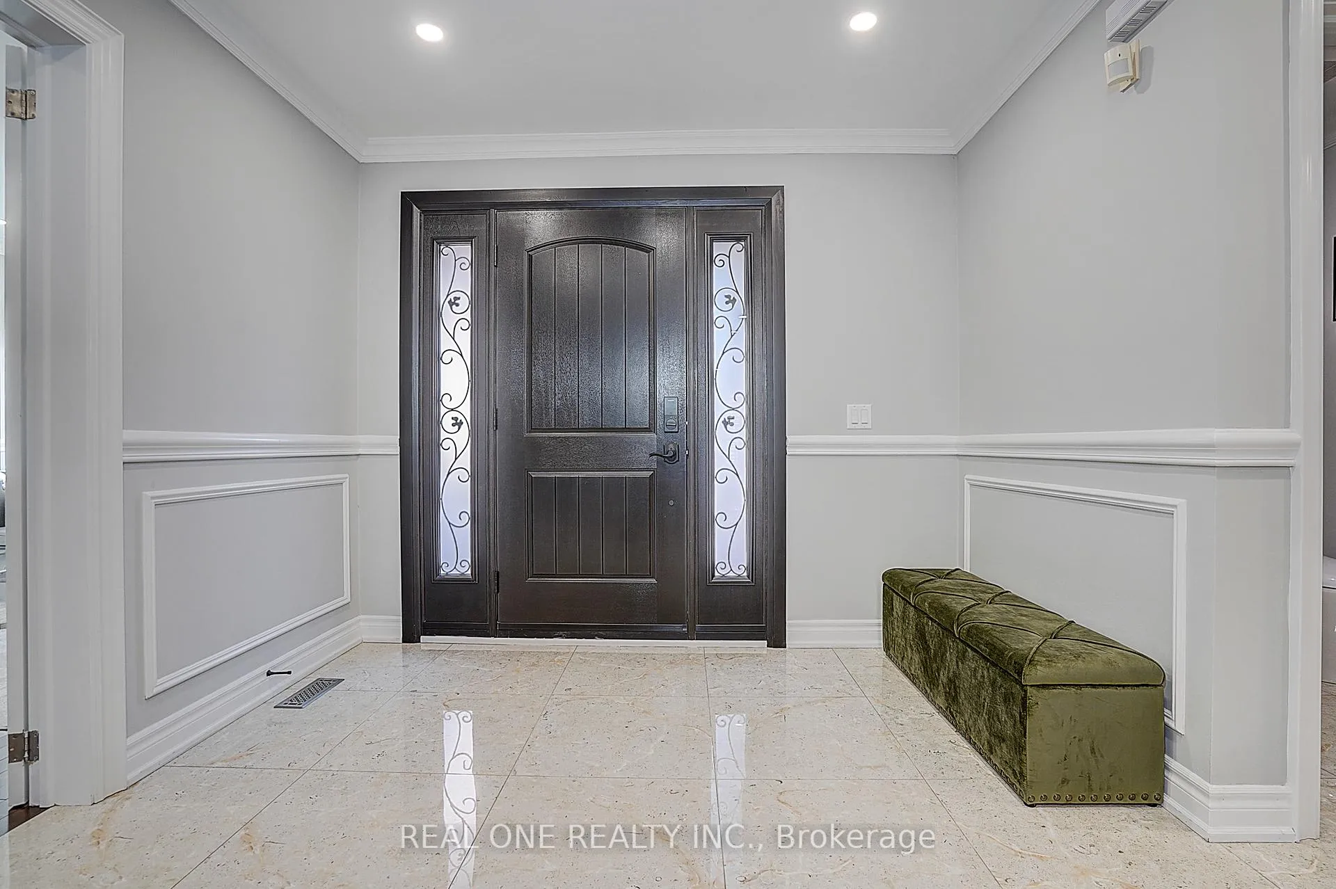 Photo 2 of 4 Casson Place, Markham, Unionville — HOMEH