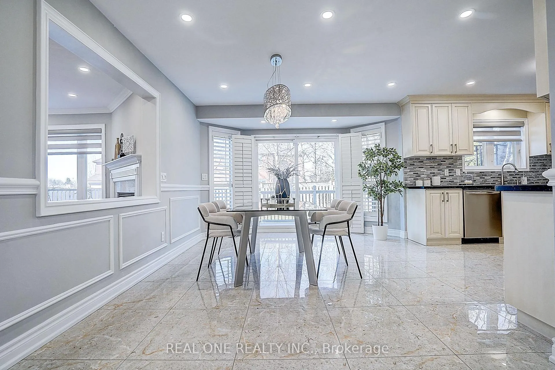 Photo 12 of 4 Casson Place, Markham, Unionville — HOMEH
