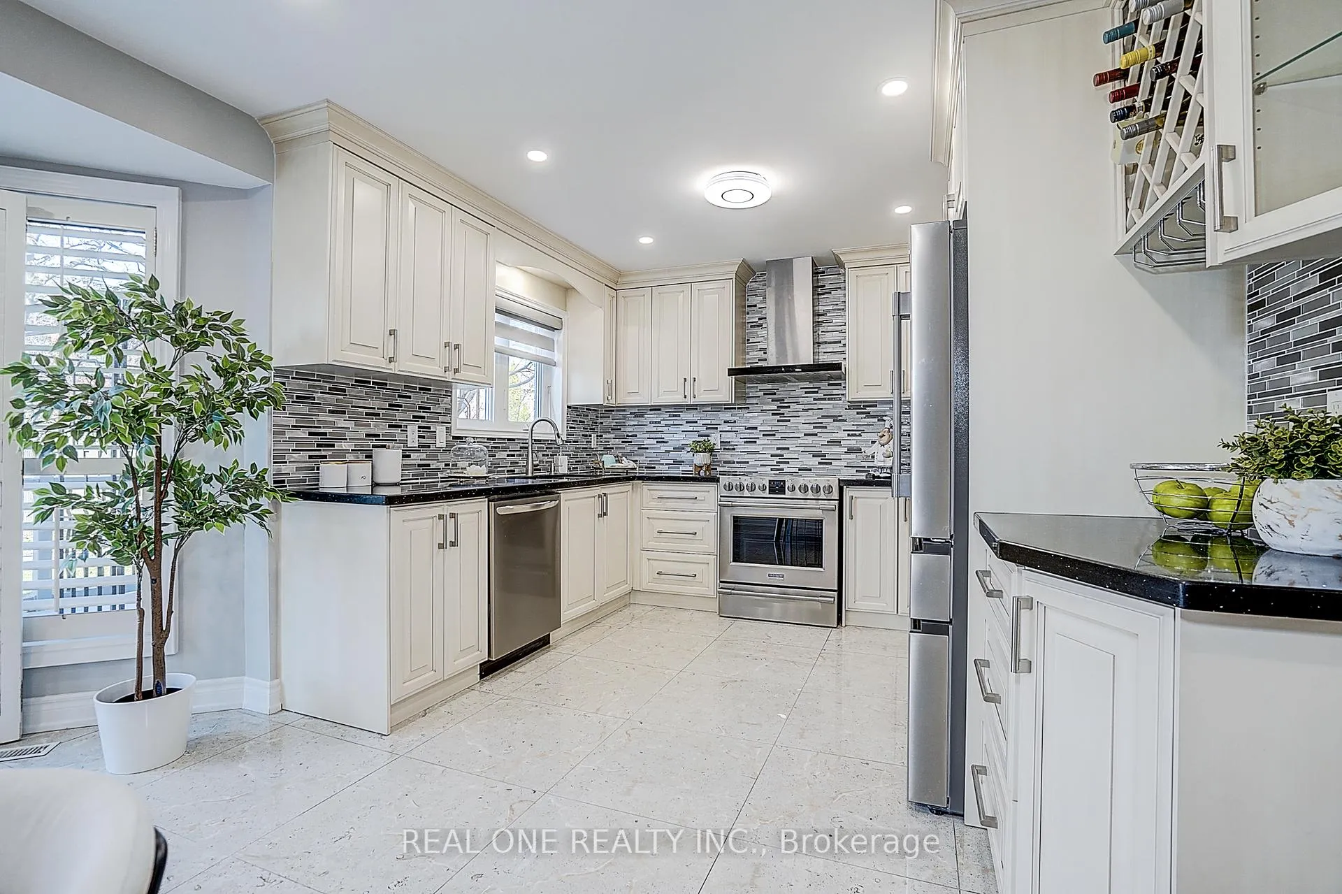 Photo 13 of 4 Casson Place, Markham, Unionville — HOMEH