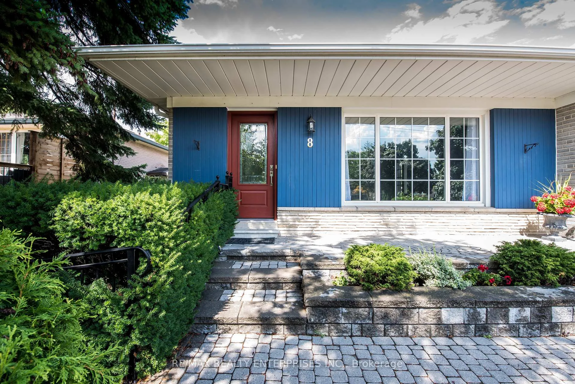 Photo 3 of 8 Weber Drive, Halton Hills, Georgetown — HOMEH
