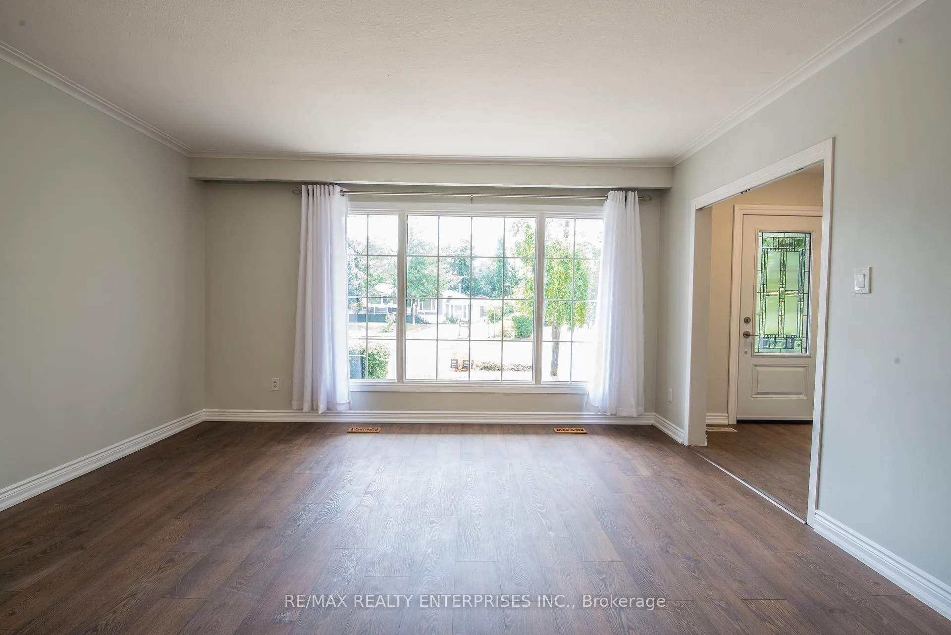 Photo 5 of 8 Weber Drive, Halton Hills, Georgetown — HOMEH