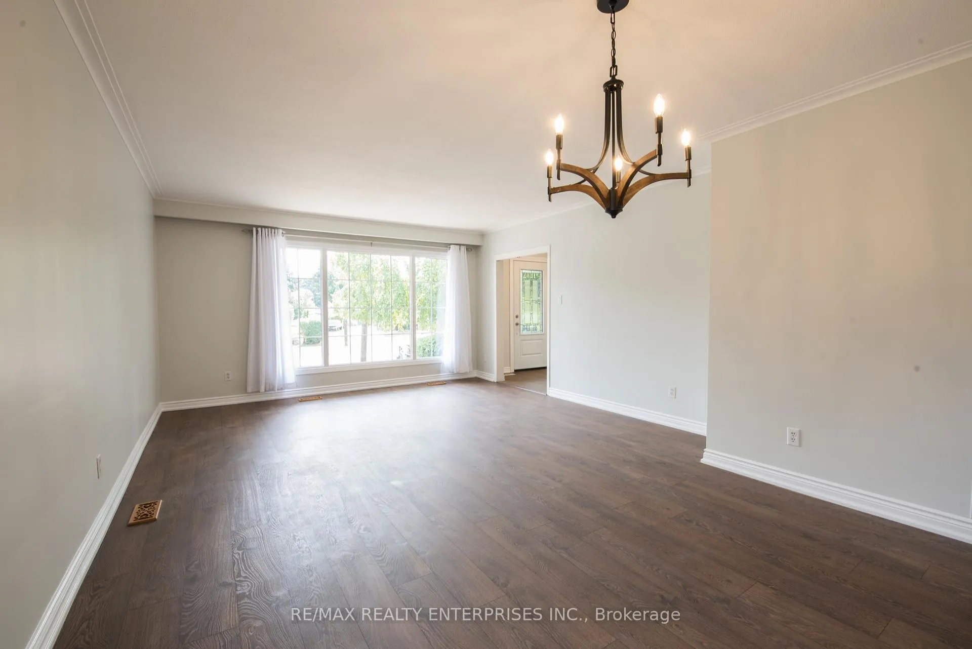 Photo 8 of 8 Weber Drive, Halton Hills, Georgetown — HOMEH