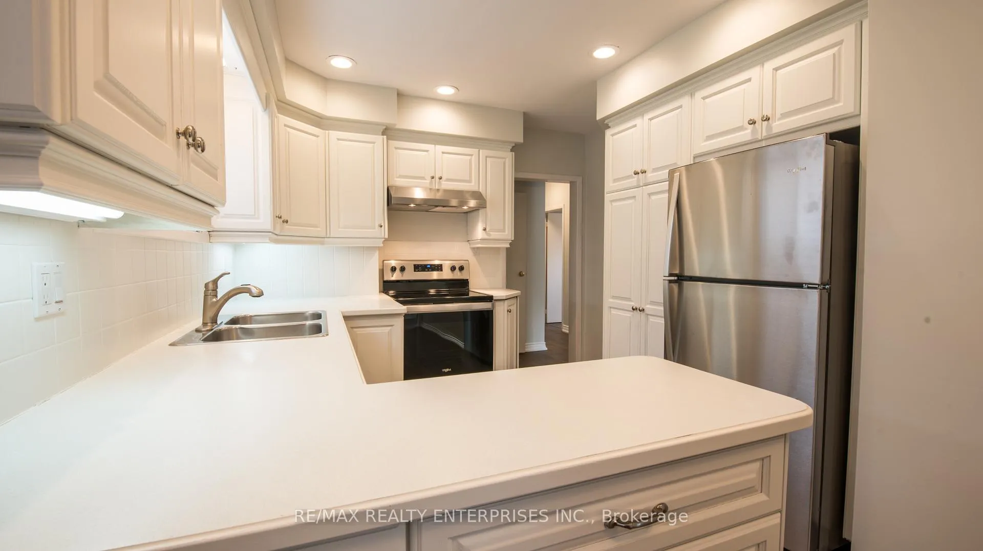 Photo 14 of 8 Weber Drive, Halton Hills, Georgetown — HOMEH