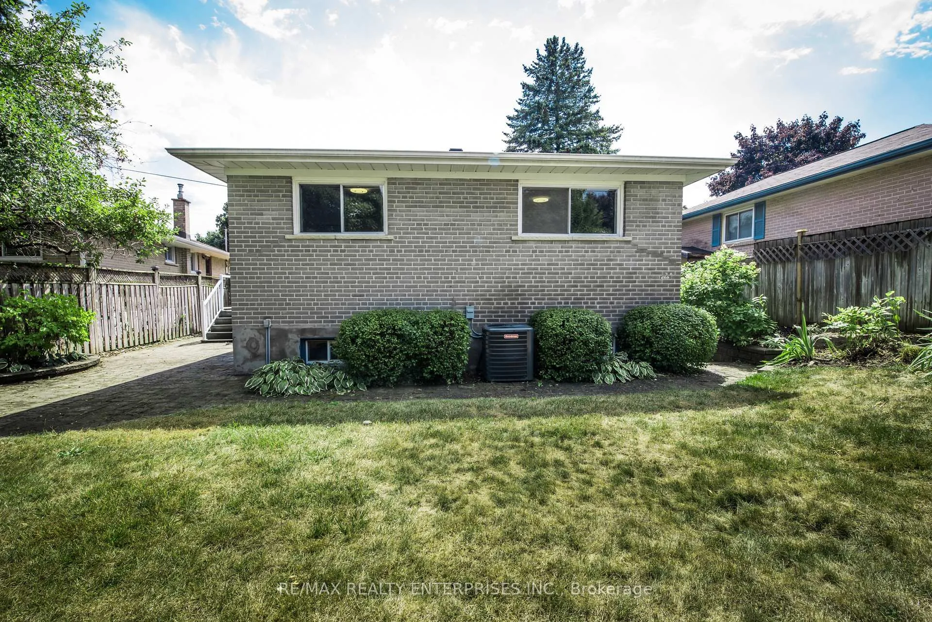 Photo 26 of 8 Weber Drive, Halton Hills, Georgetown — HOMEH