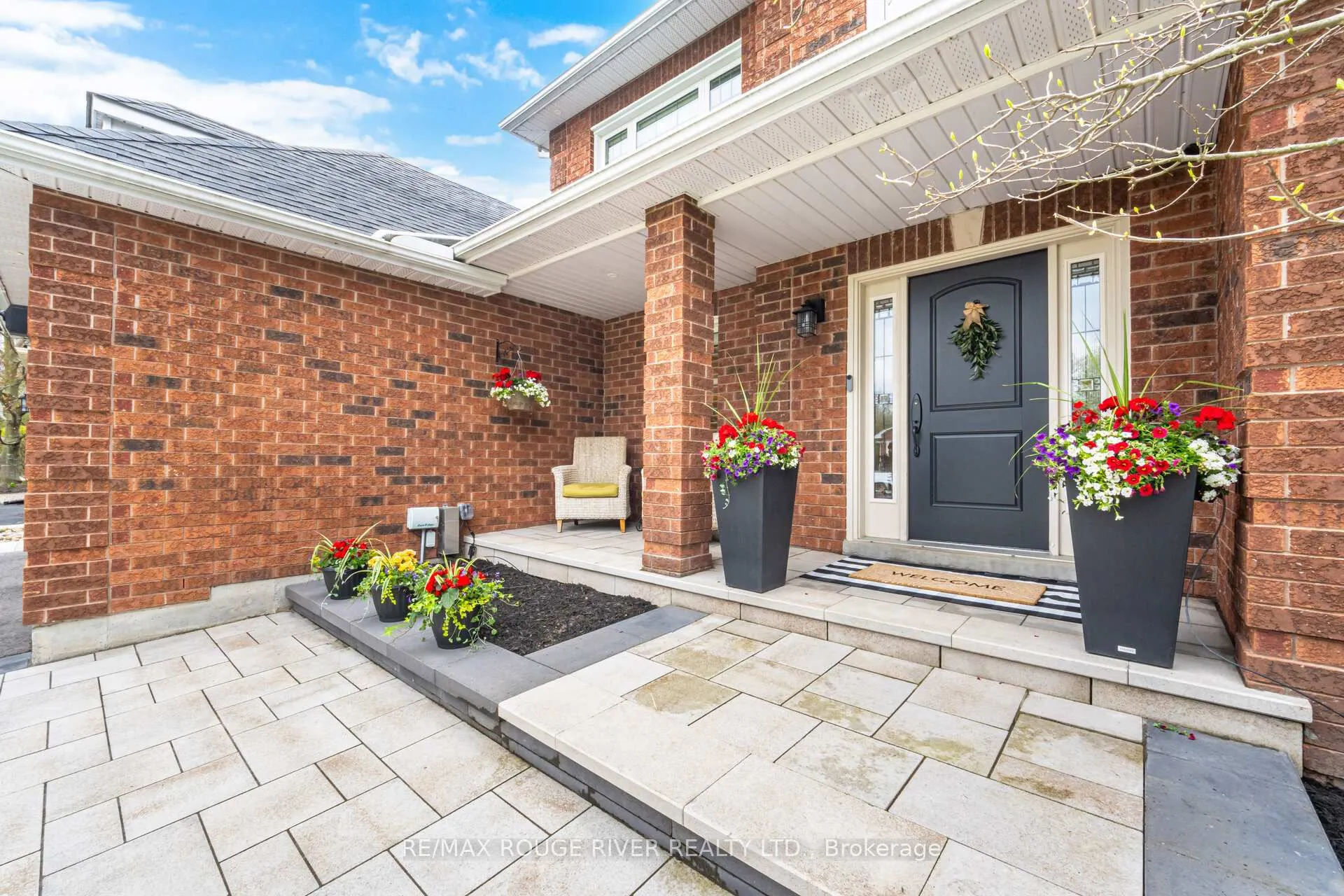 Photo 2 of 169 Park Drive, Whitchurch-Stouffville, Stouffville — HOMEH