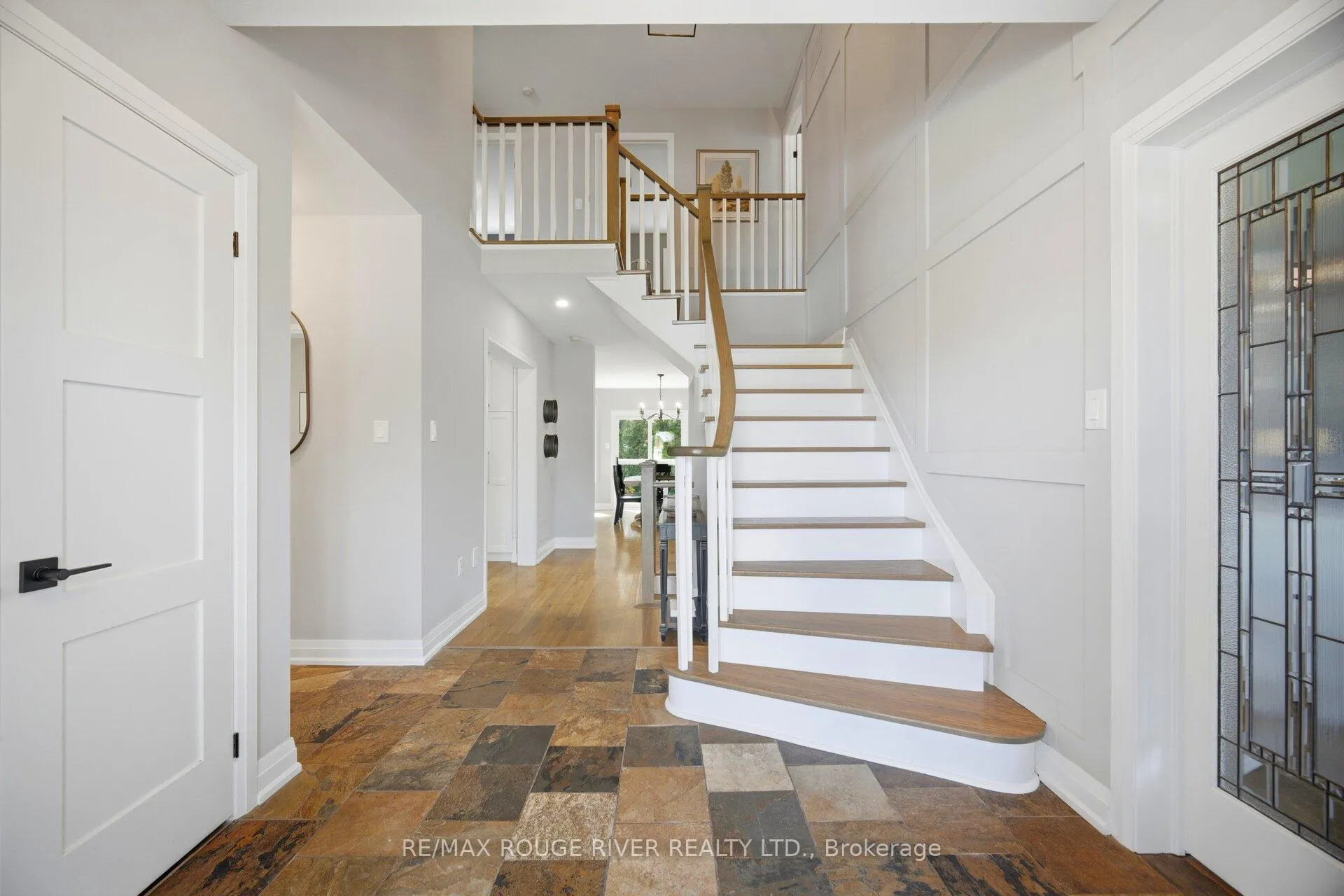 Photo 3 of 169 Park Drive, Whitchurch-Stouffville, Stouffville — HOMEH