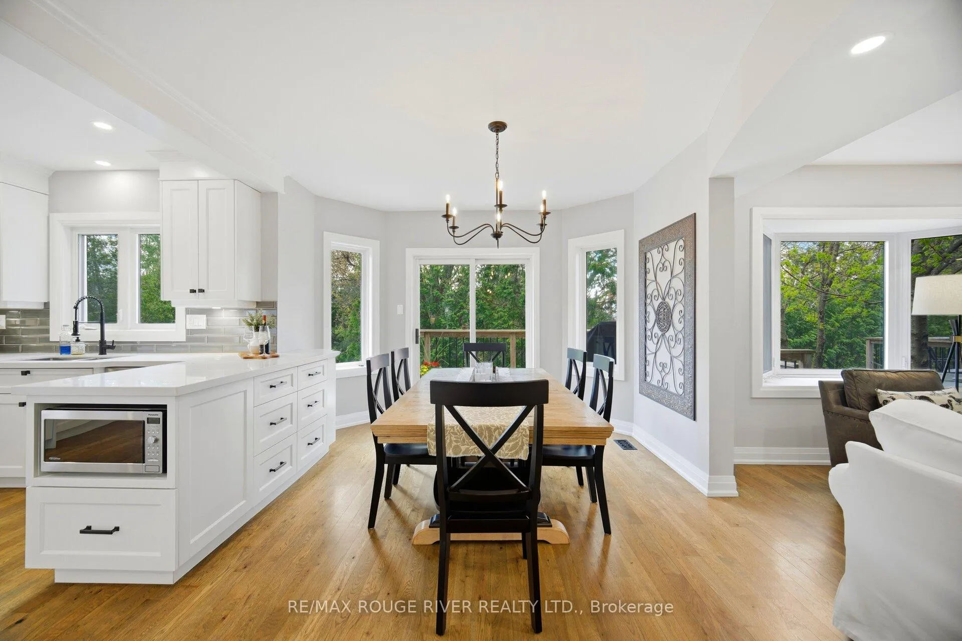 Photo 4 of 169 Park Drive, Whitchurch-Stouffville, Stouffville — HOMEH