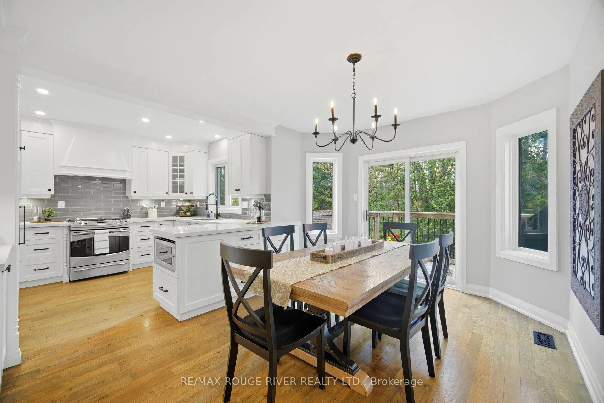 Photo 5 of 169 Park Drive, Whitchurch-Stouffville, Stouffville — HOMEH