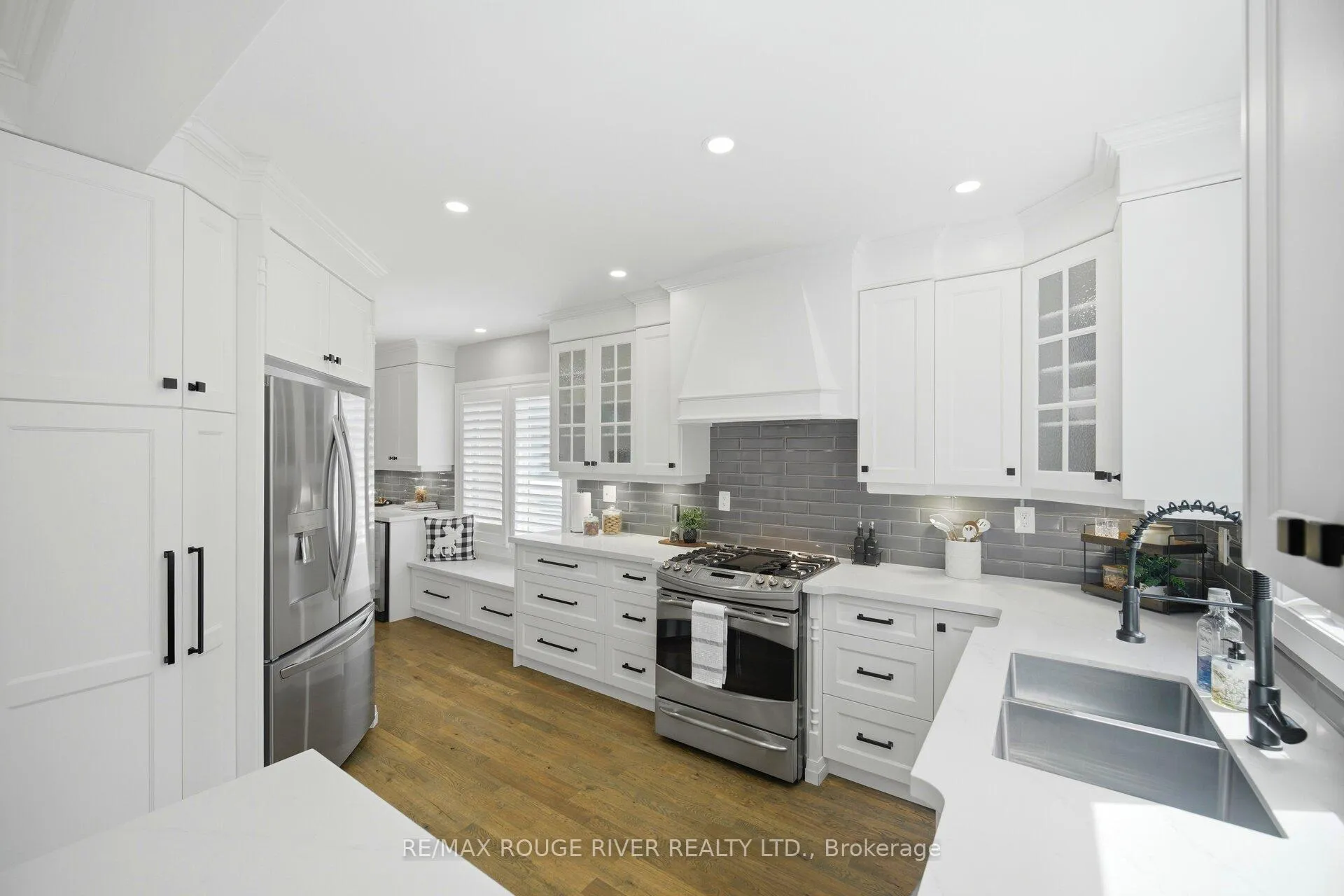 Photo 6 of 169 Park Drive, Whitchurch-Stouffville, Stouffville — HOMEH