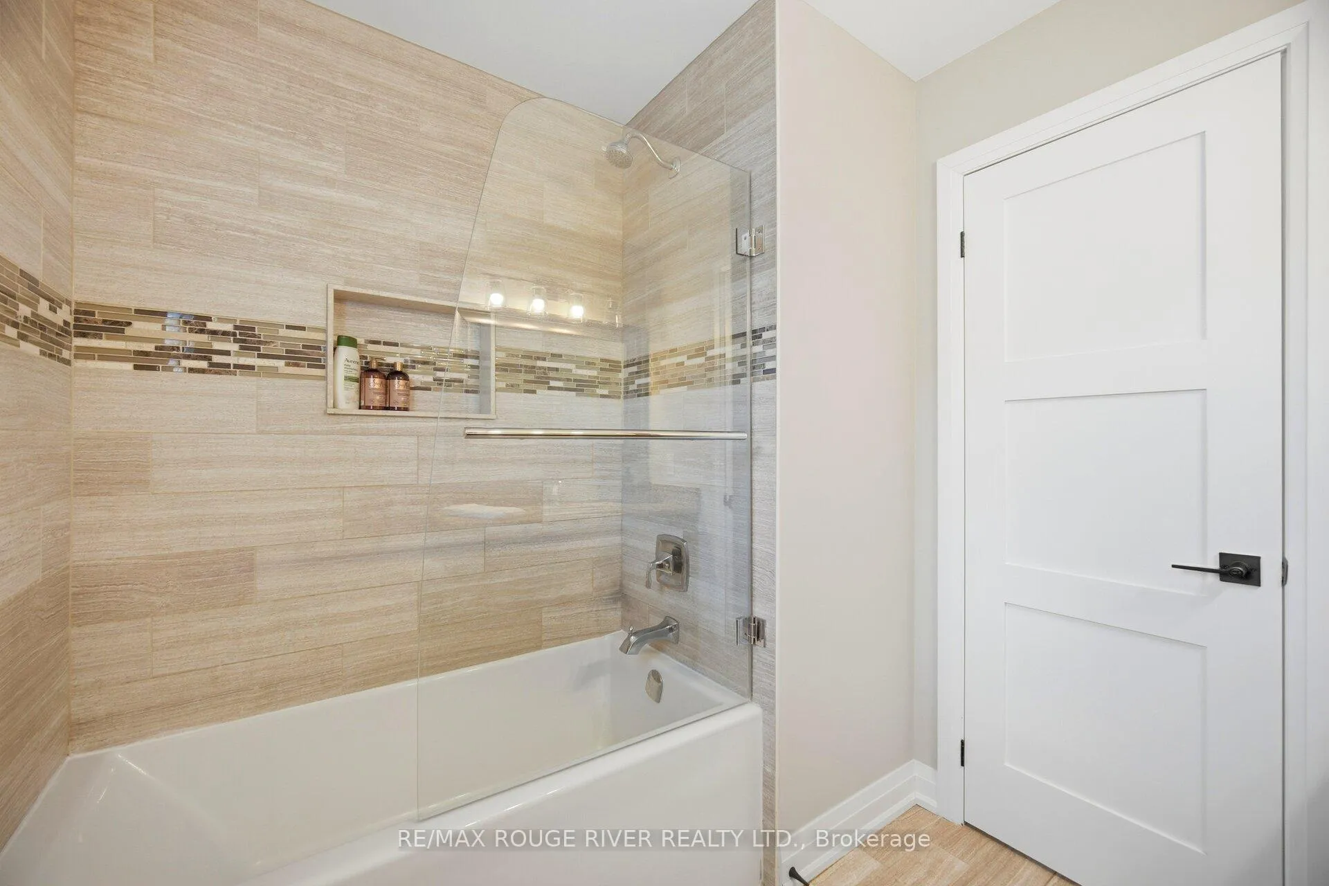 Photo 32 of 169 Park Drive, Whitchurch-Stouffville, Stouffville — HOMEH