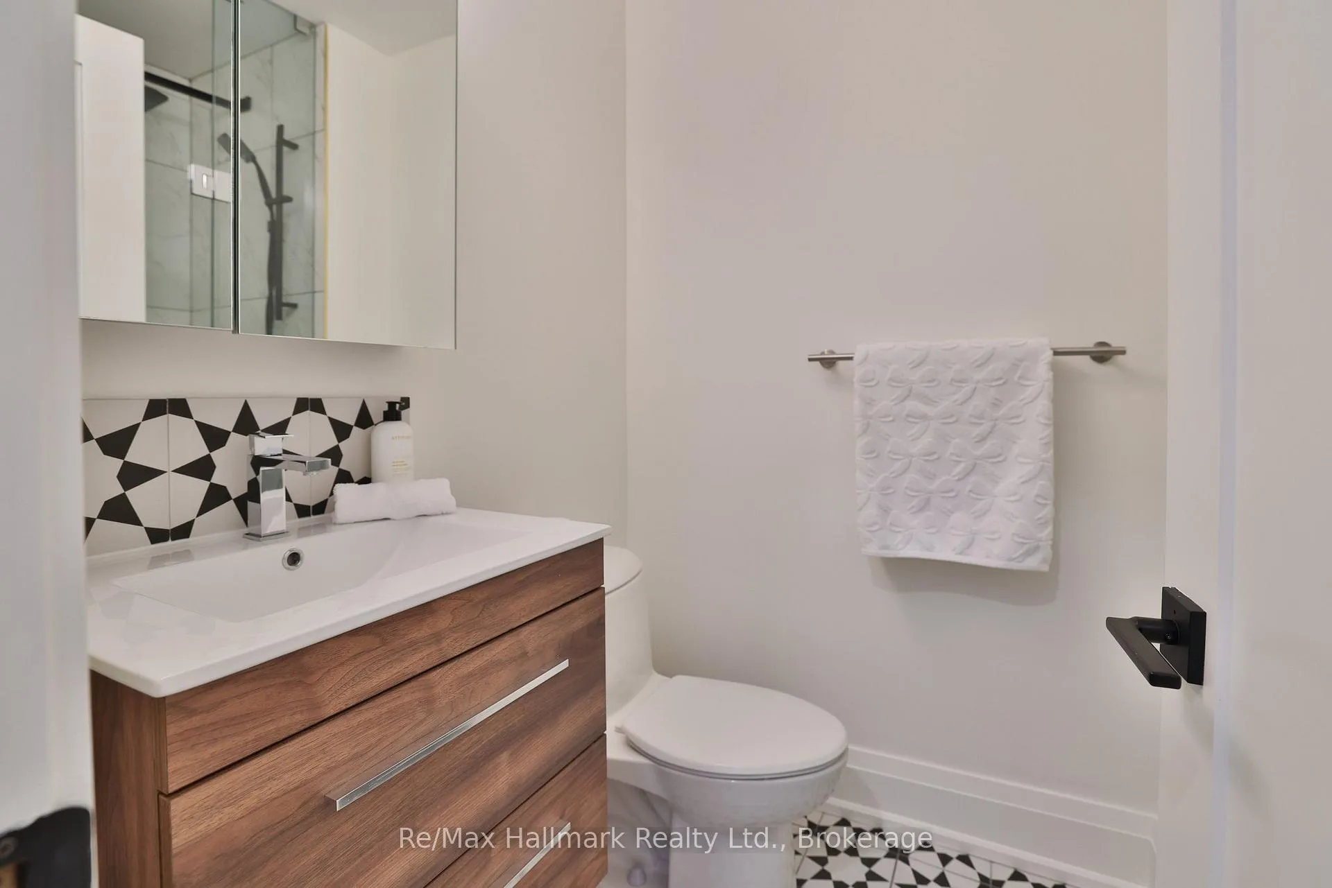 Photo 35 of 200 Chartwell Road, Oakville, Old Oakville — HOMEH