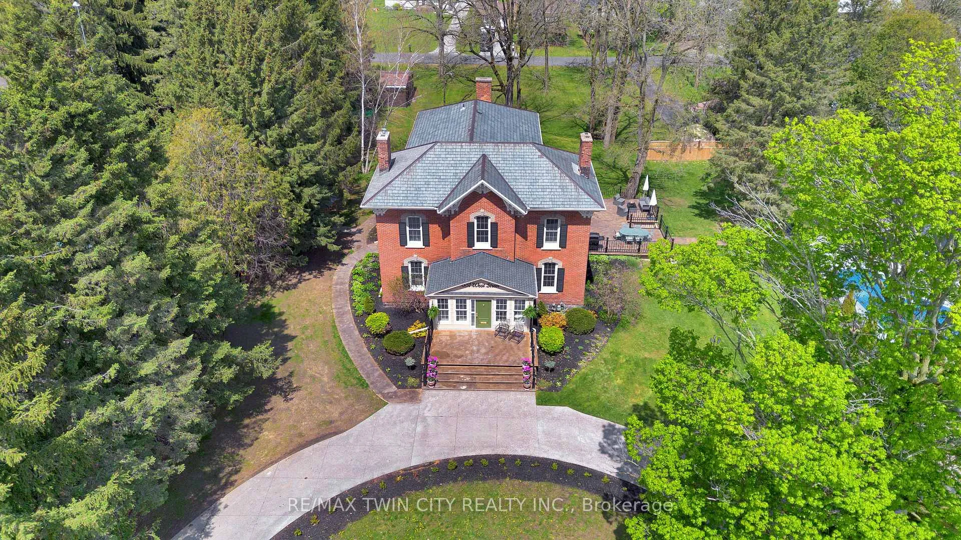 Photo 1 of 651 West Street, Norfolk, Simcoe — HOMEH