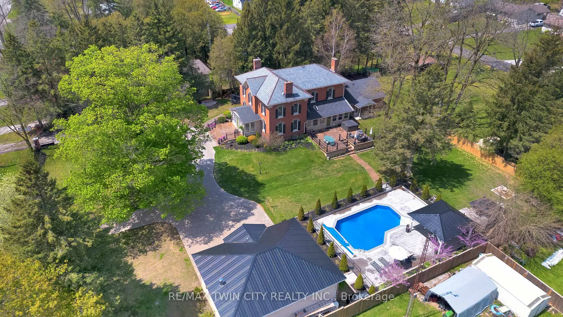 Photo 2 of 651 West Street, Norfolk, Simcoe — HOMEH