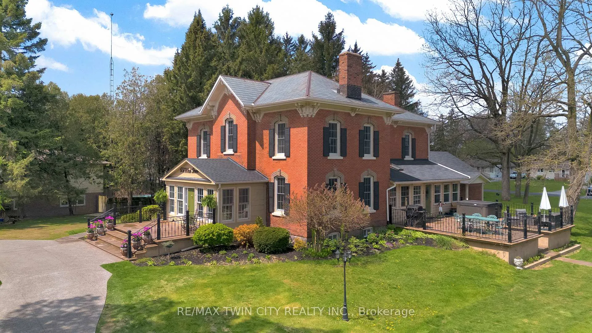 Photo 3 of 651 West Street, Norfolk, Simcoe — HOMEH