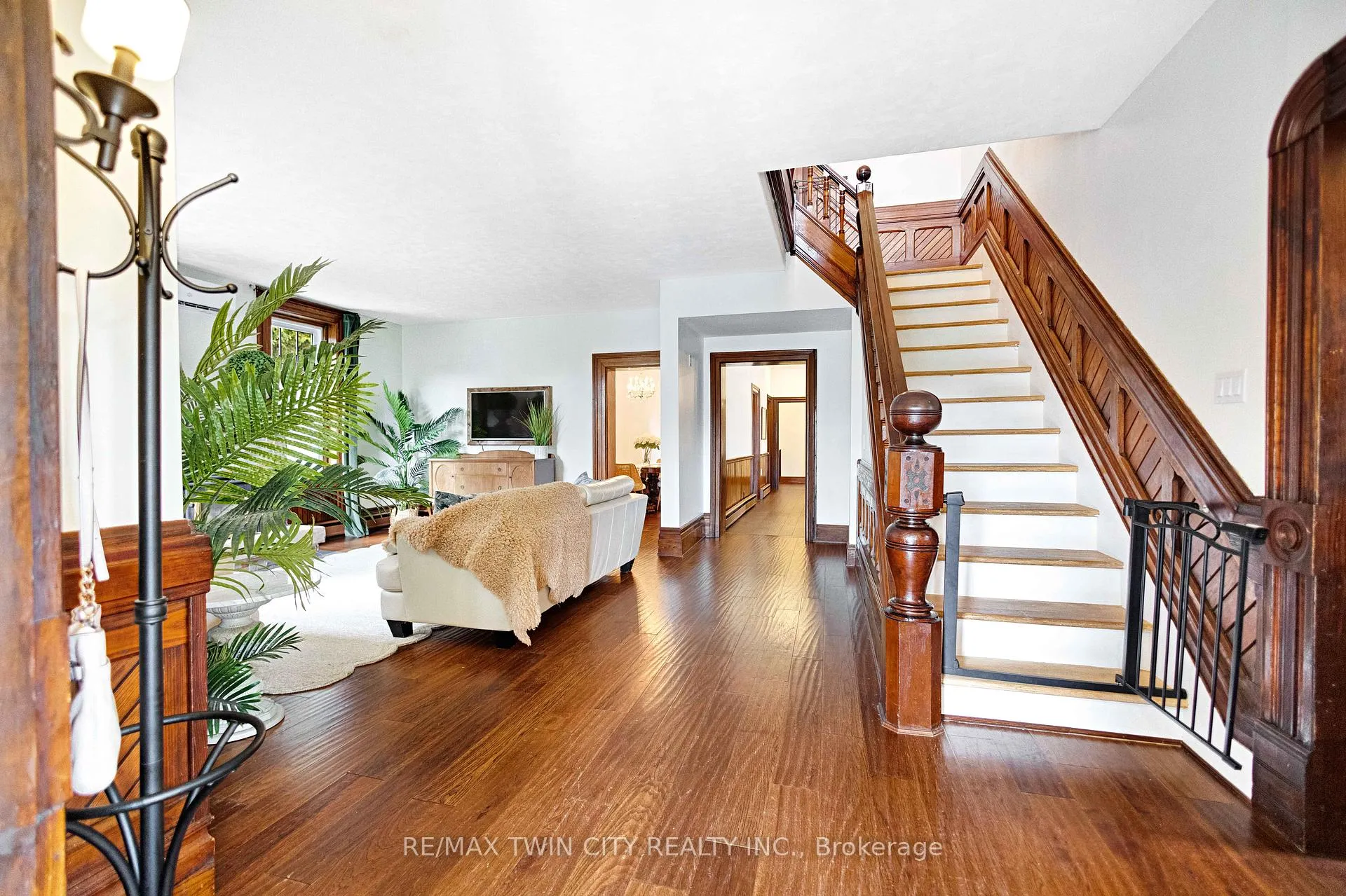 Photo 6 of 651 West Street, Norfolk, Simcoe — HOMEH
