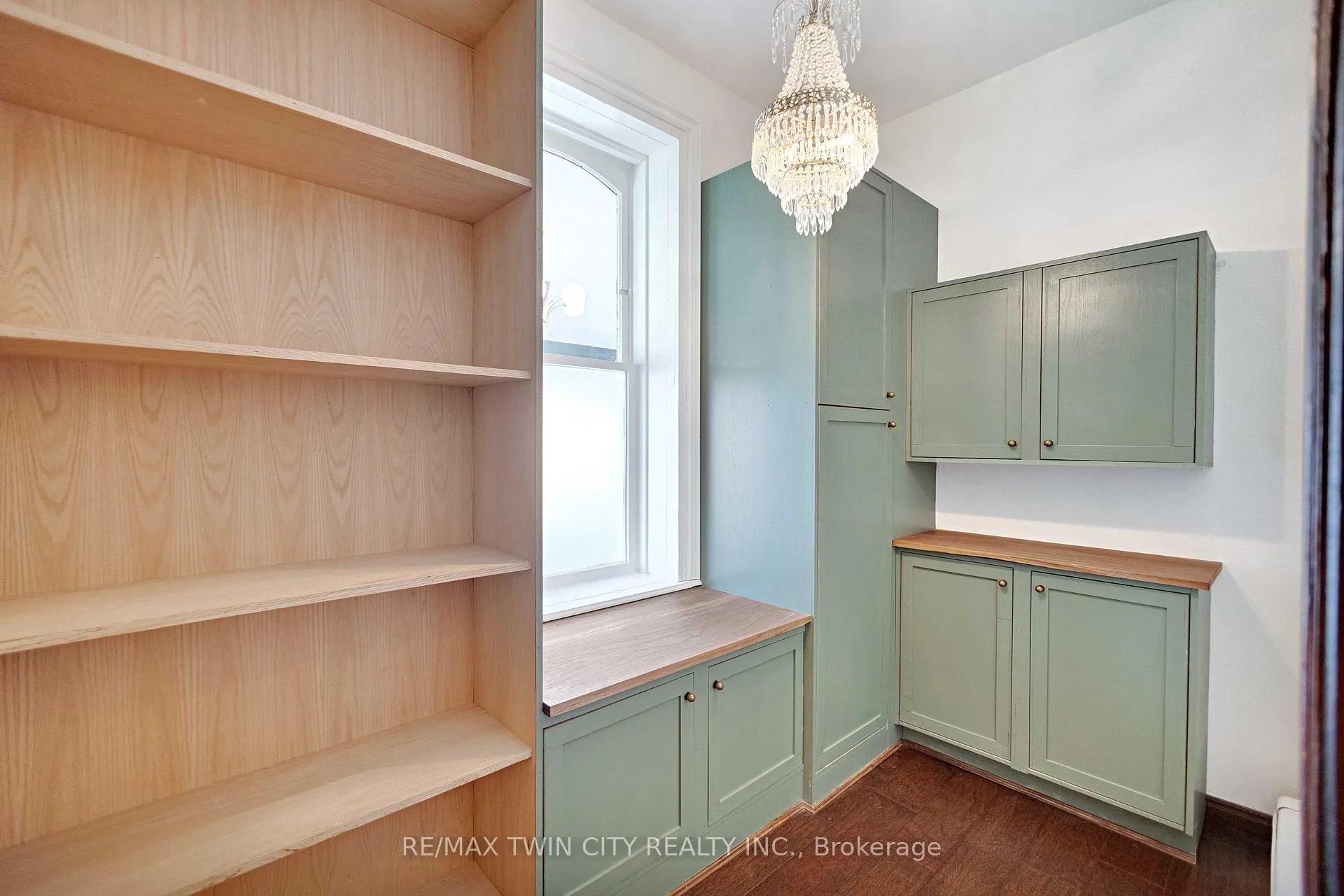Photo 15 of 651 West Street, Norfolk, Simcoe — HOMEH
