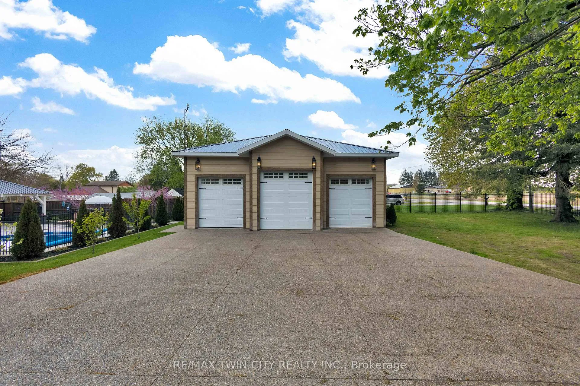 Photo 39 of 651 West Street, Norfolk, Simcoe — HOMEH