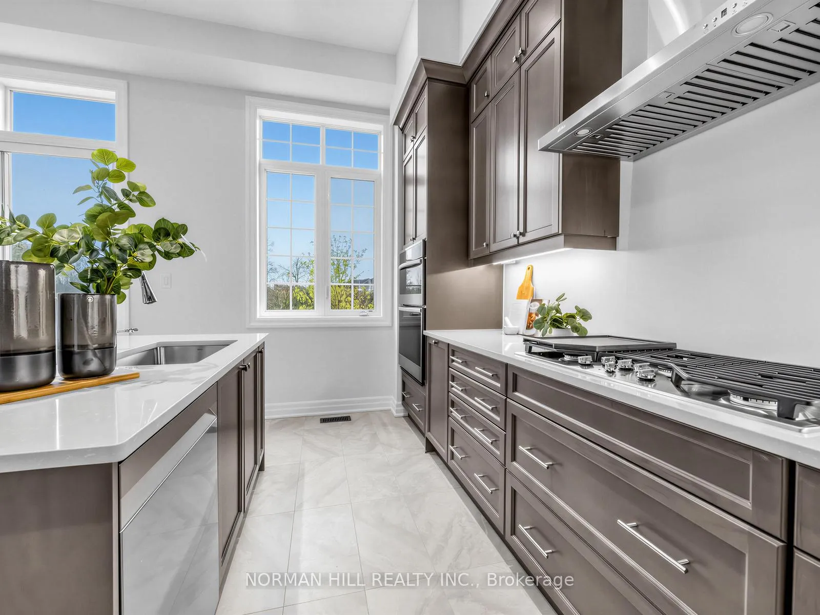 Photo 10 of 134 Antibes Drive, Brampton, Credit Valley — HOMEH