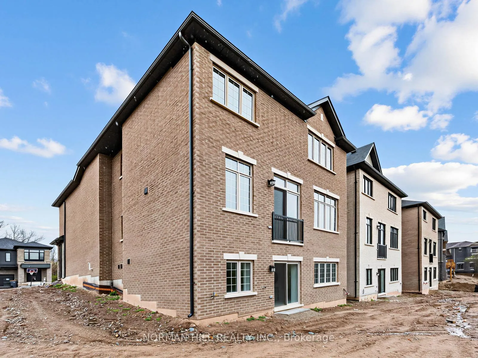 Photo 35 of 134 Antibes Drive, Brampton, Credit Valley — HOMEH