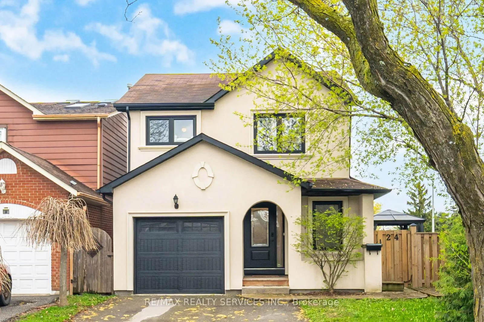 Photo 2 of 24 Foxacre Row, Brampton, Madoc — HOMEH