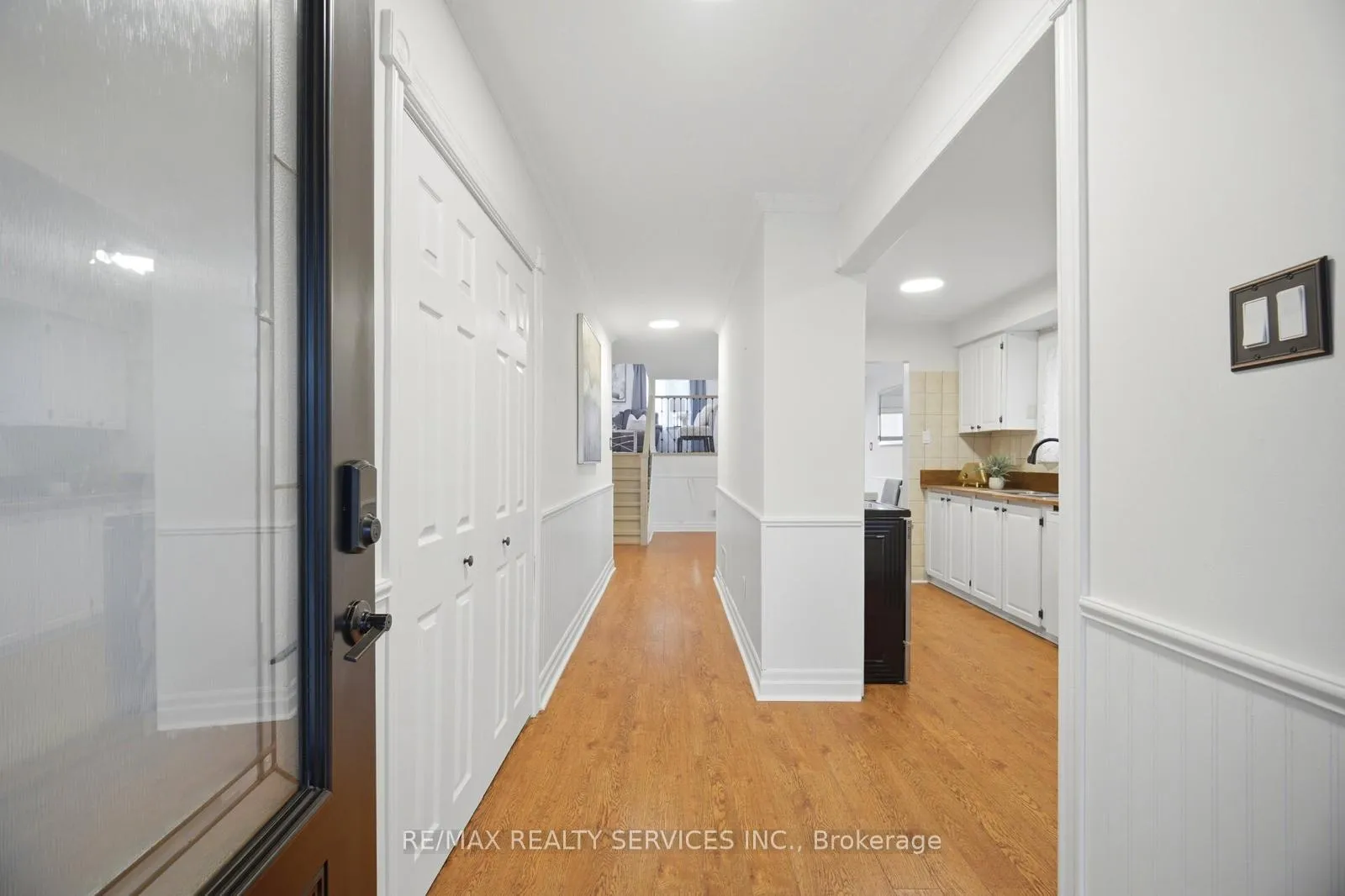 Photo 3 of 24 Foxacre Row, Brampton, Madoc — HOMEH