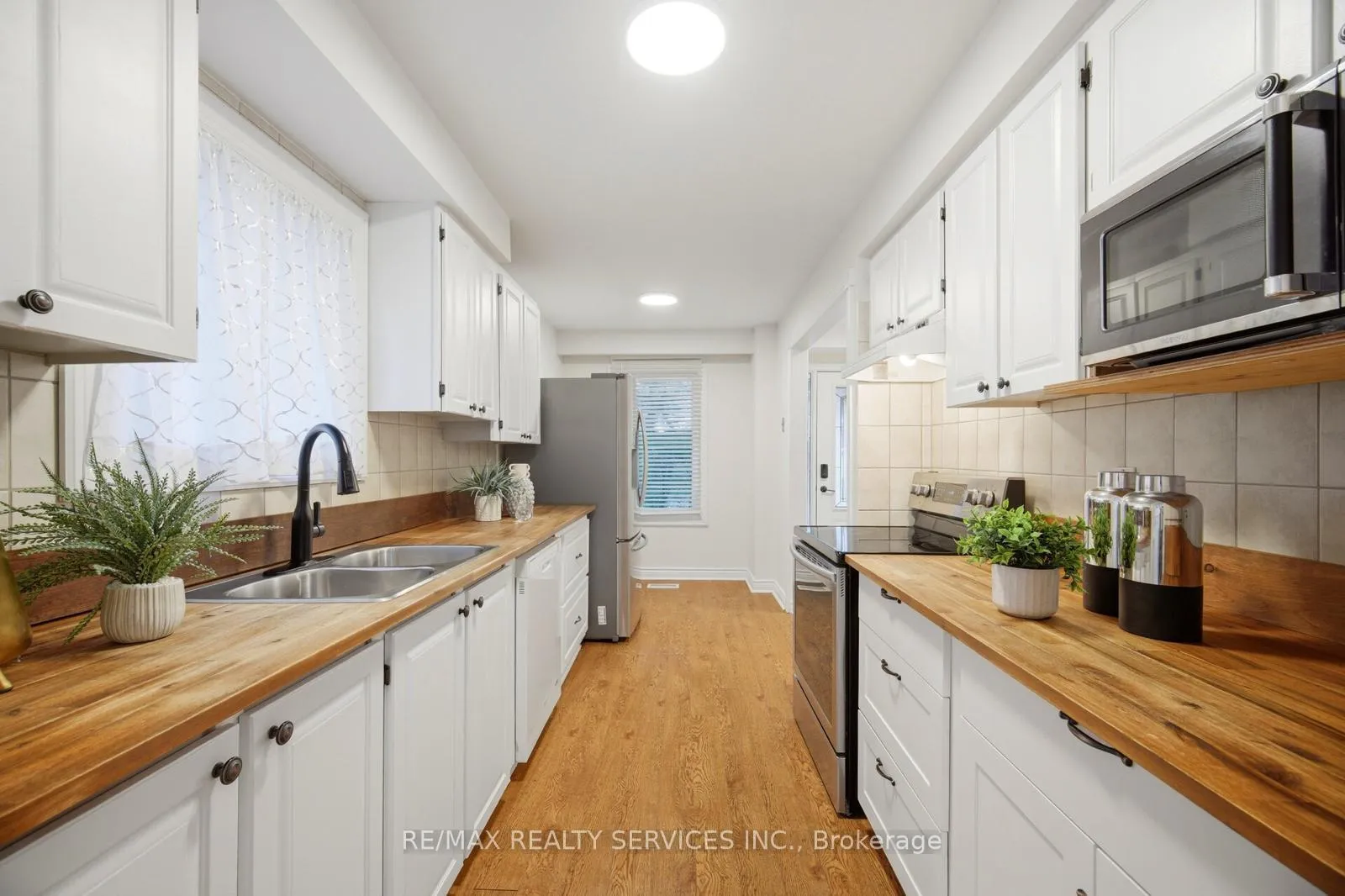 Photo 8 of 24 Foxacre Row, Brampton, Madoc — HOMEH