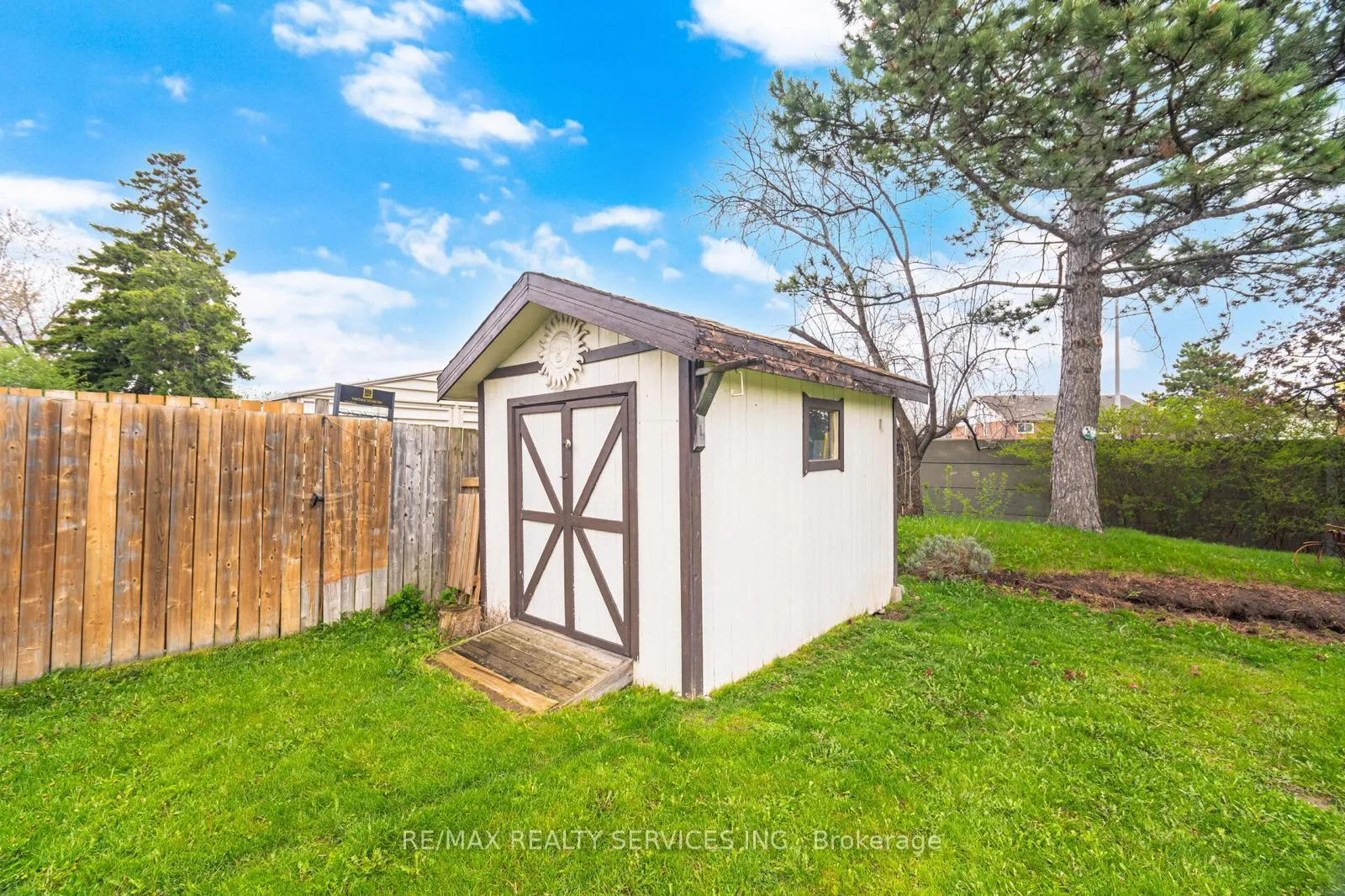 Photo 17 of 24 Foxacre Row, Brampton, Madoc — HOMEH