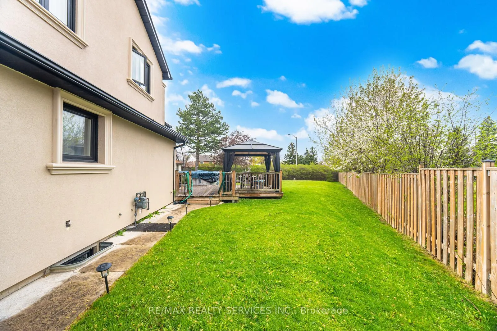 Photo 19 of 24 Foxacre Row, Brampton, Madoc — HOMEH