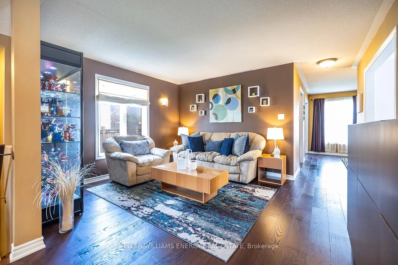 Photo 8 of 49 Harkness Drive, Whitby, Rolling Acres — HOMEH