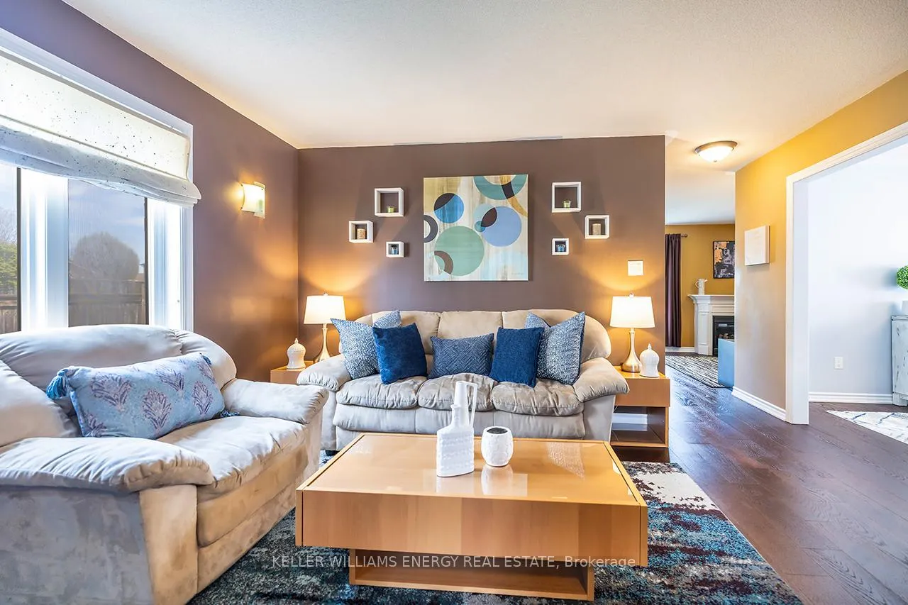 Photo 9 of 49 Harkness Drive, Whitby, Rolling Acres — HOMEH