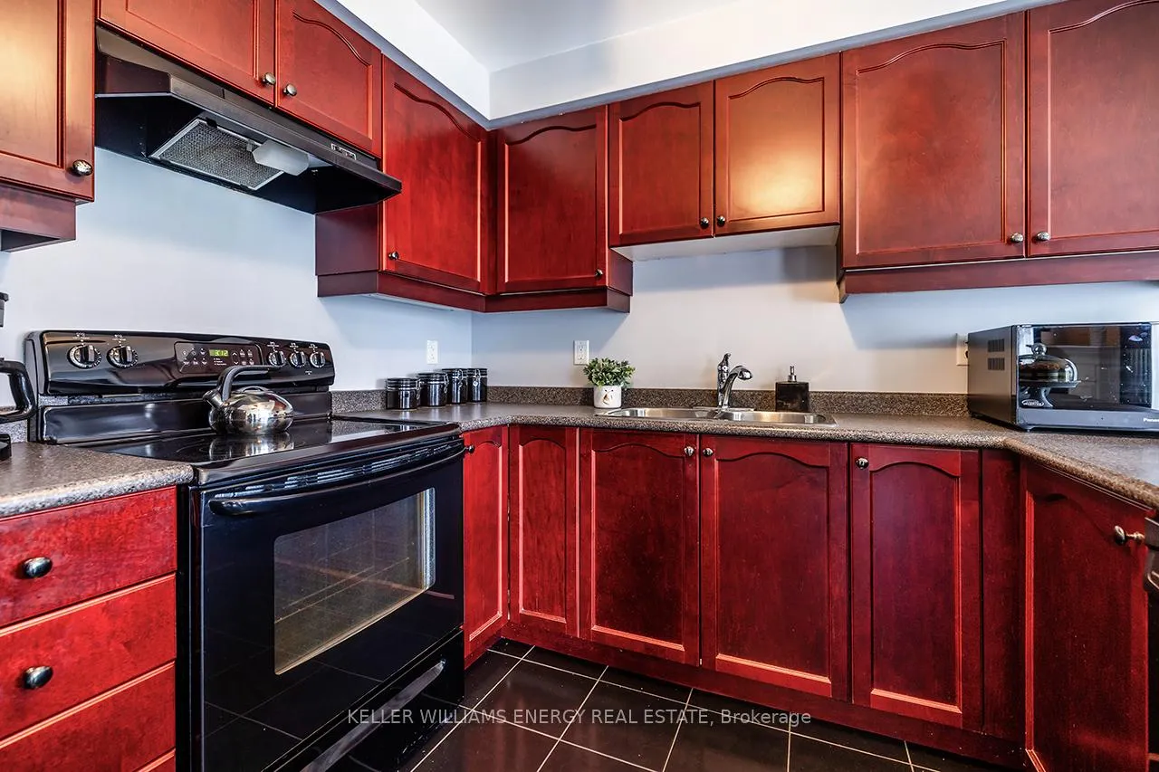 Photo 20 of 49 Harkness Drive, Whitby, Rolling Acres — HOMEH