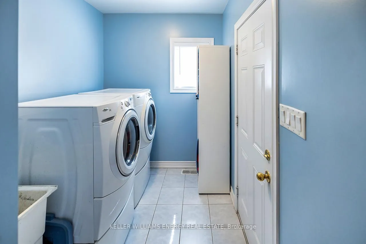 Photo 23 of 49 Harkness Drive, Whitby, Rolling Acres — HOMEH