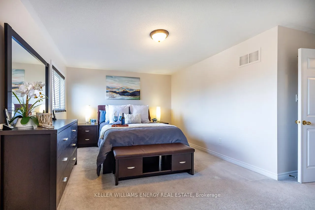 Photo 25 of 49 Harkness Drive, Whitby, Rolling Acres — HOMEH