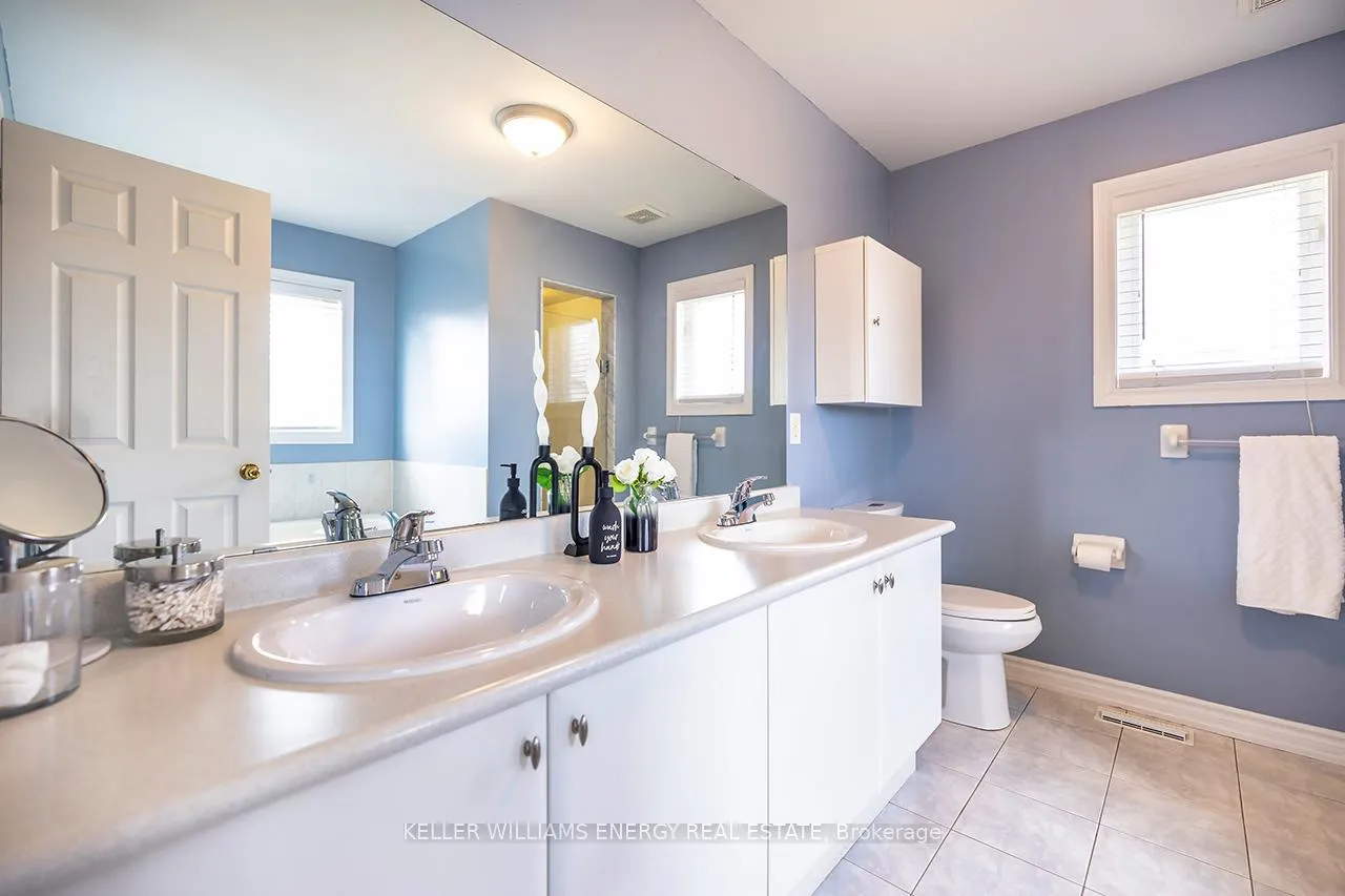 Photo 26 of 49 Harkness Drive, Whitby, Rolling Acres — HOMEH