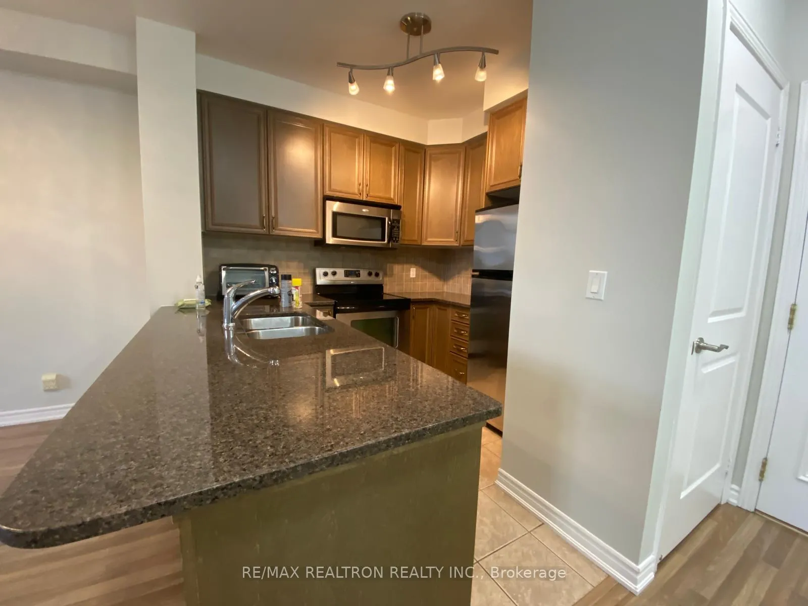 Photo 5 of Unit 1606, 9225 Jane Street, Vaughan, Maple — HOMEH